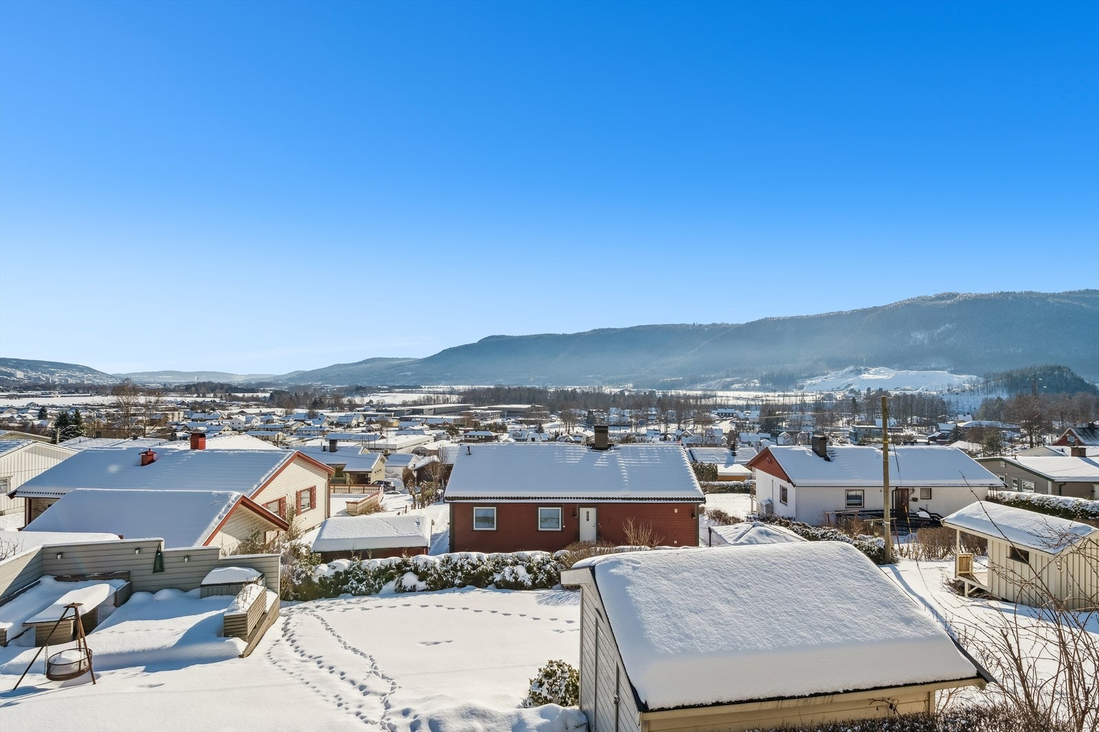 Flott utsikt over Solbergelva fra boligens terrasse! Galleribilde
