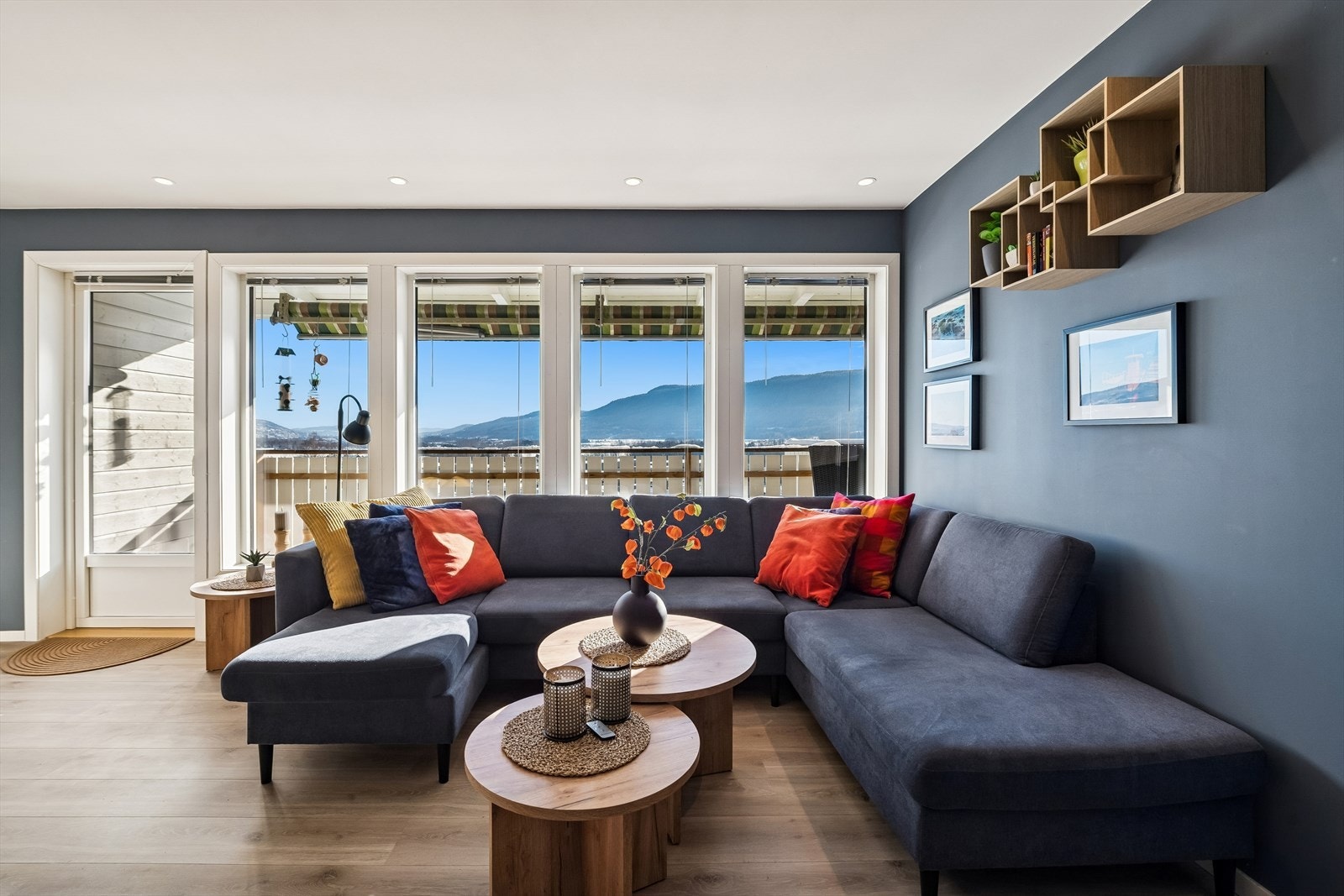 Downlights i tak og direkte utgang til balkongen. Galleribilde