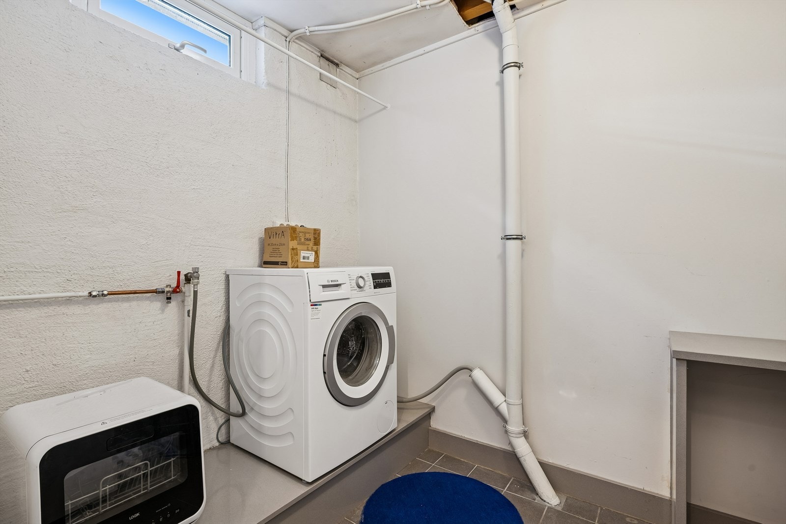 Praktisk vaskerom i kjeller. Galleribilde