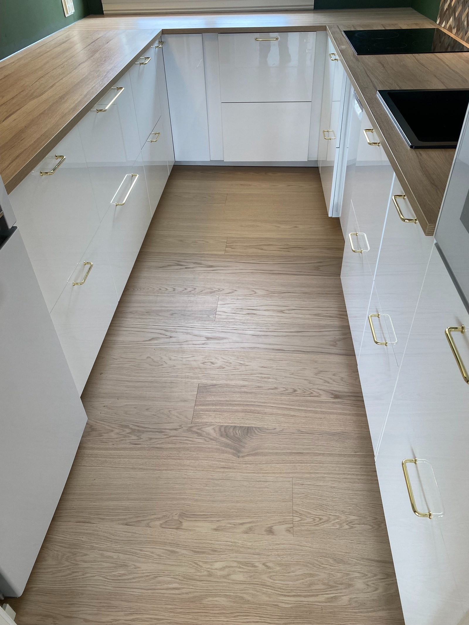 Veldig god lagringsplass. Hele 22 skuffer med innerskuffer. Galleribilde