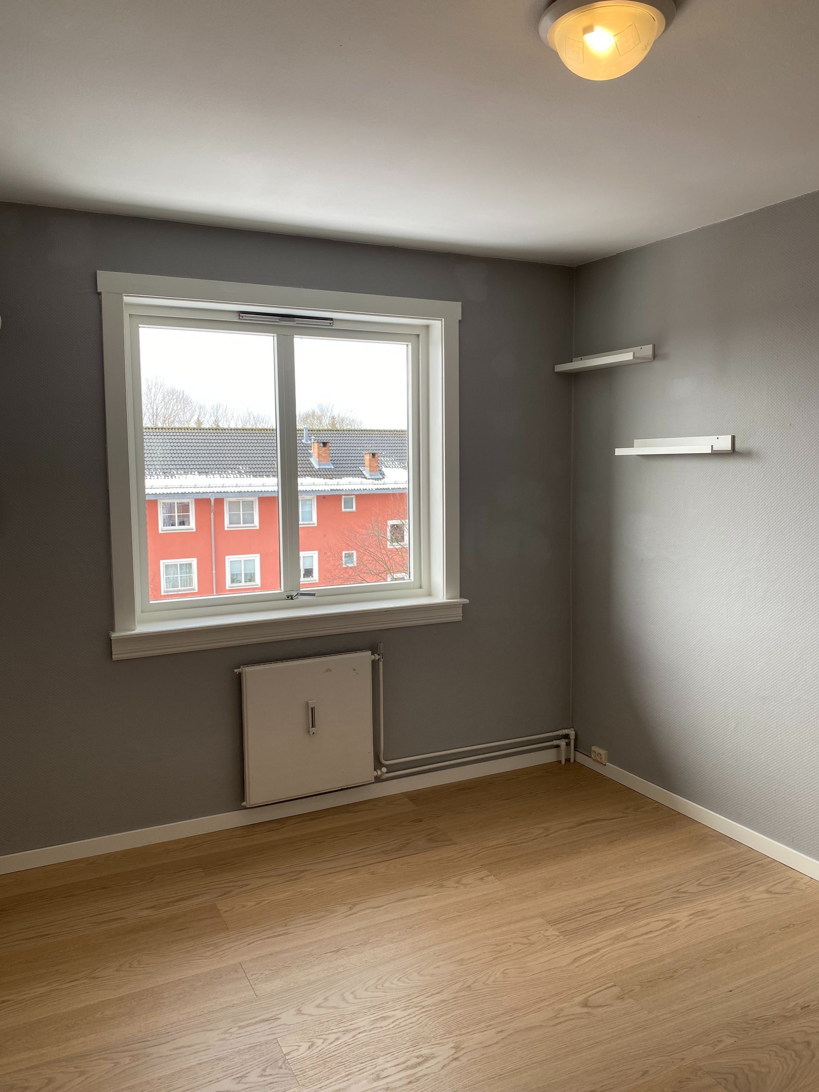 Radiator gir veldig god og stabil varme. Galleribilde