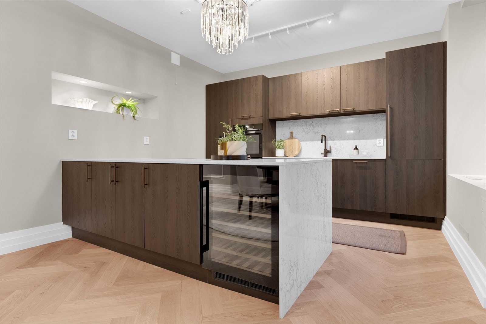 Kjøkken med godt med oppbevaring Galleribilde