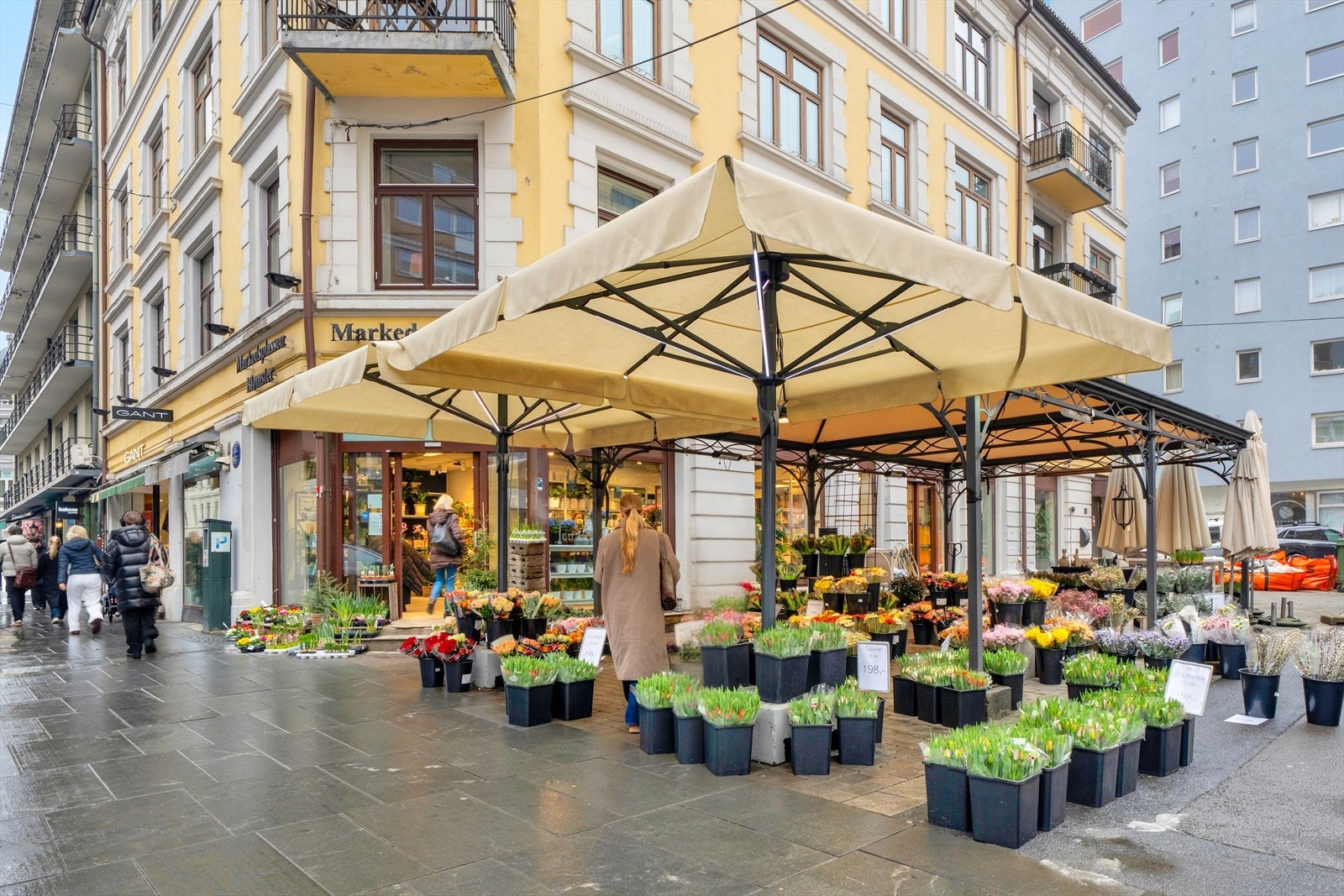 Markedsplassen Blomster.jpg Galleribilde