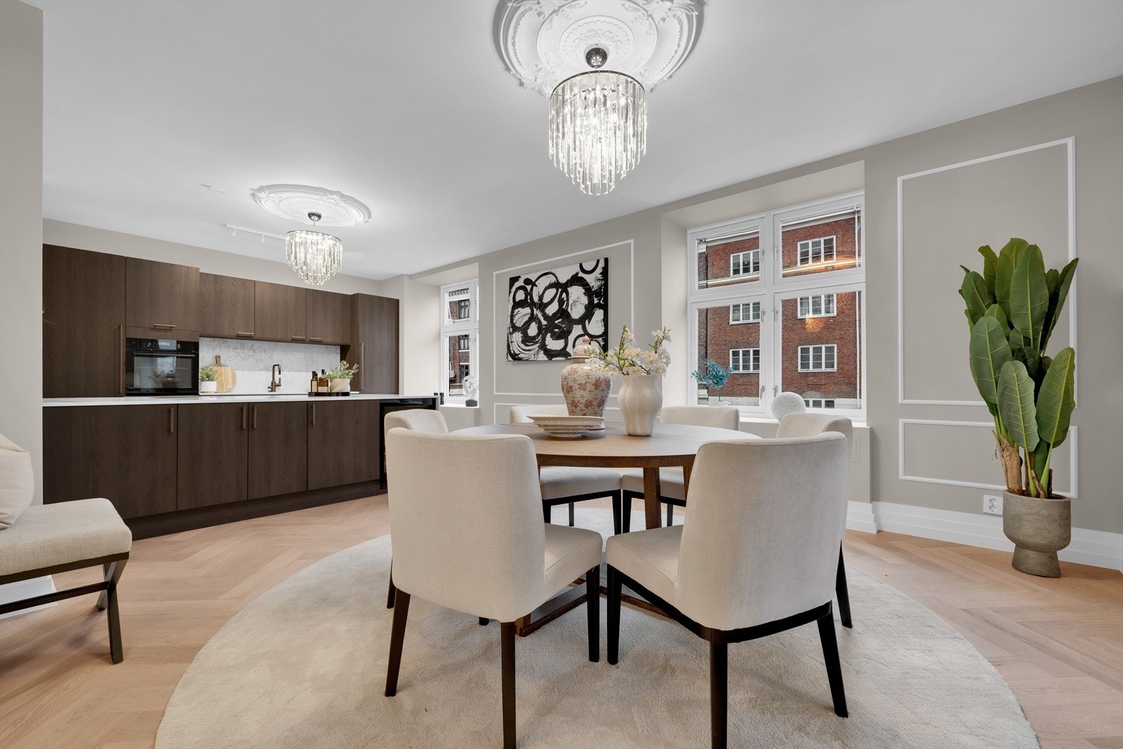 Kjøkken og flott spisestue Galleribilde