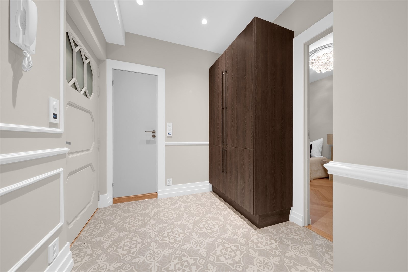 Hall med garderobeskap Galleribilde