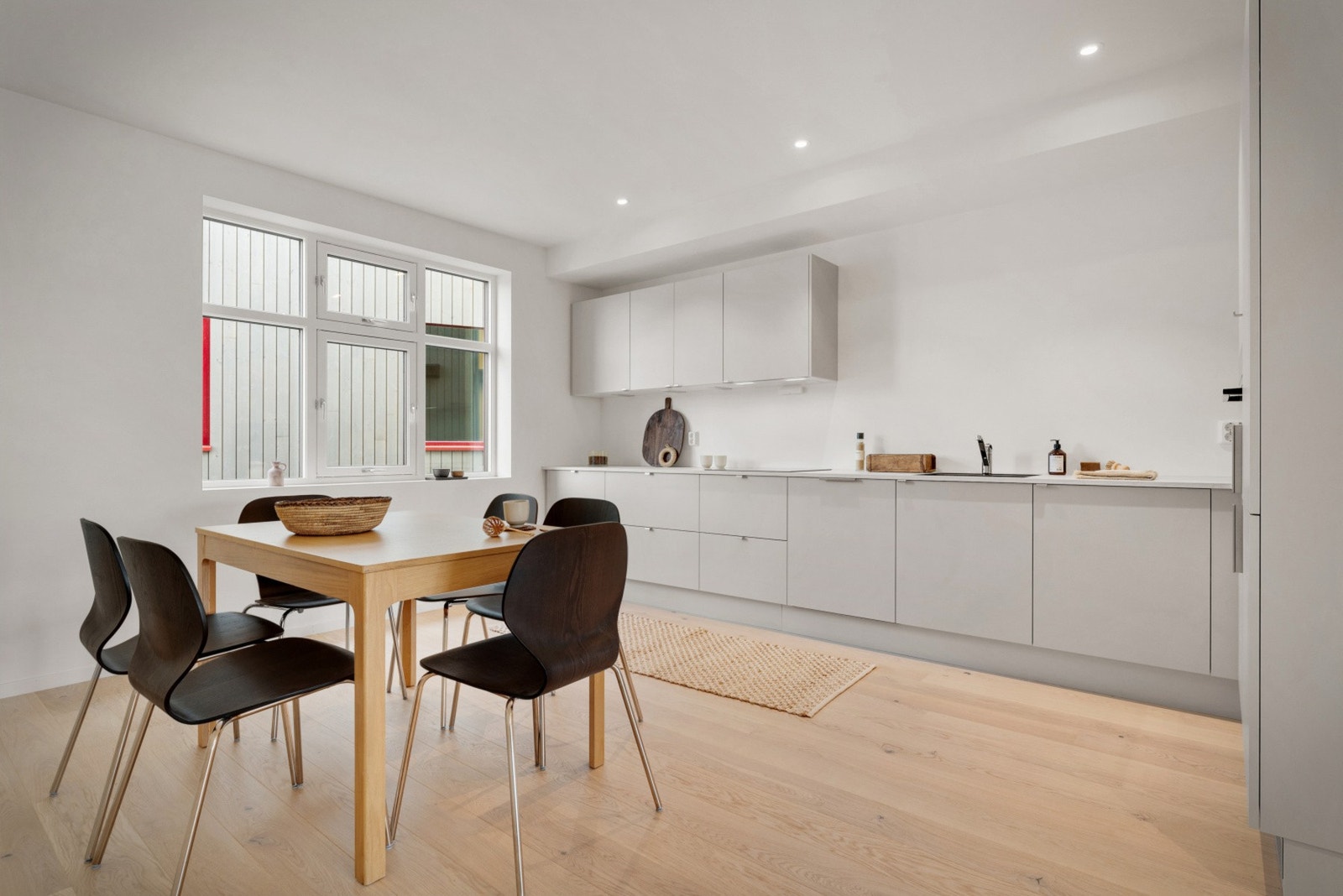 Det er også god plass til en spisegruppe her. NB - Bildene er fra nabohuset. Galleribilde