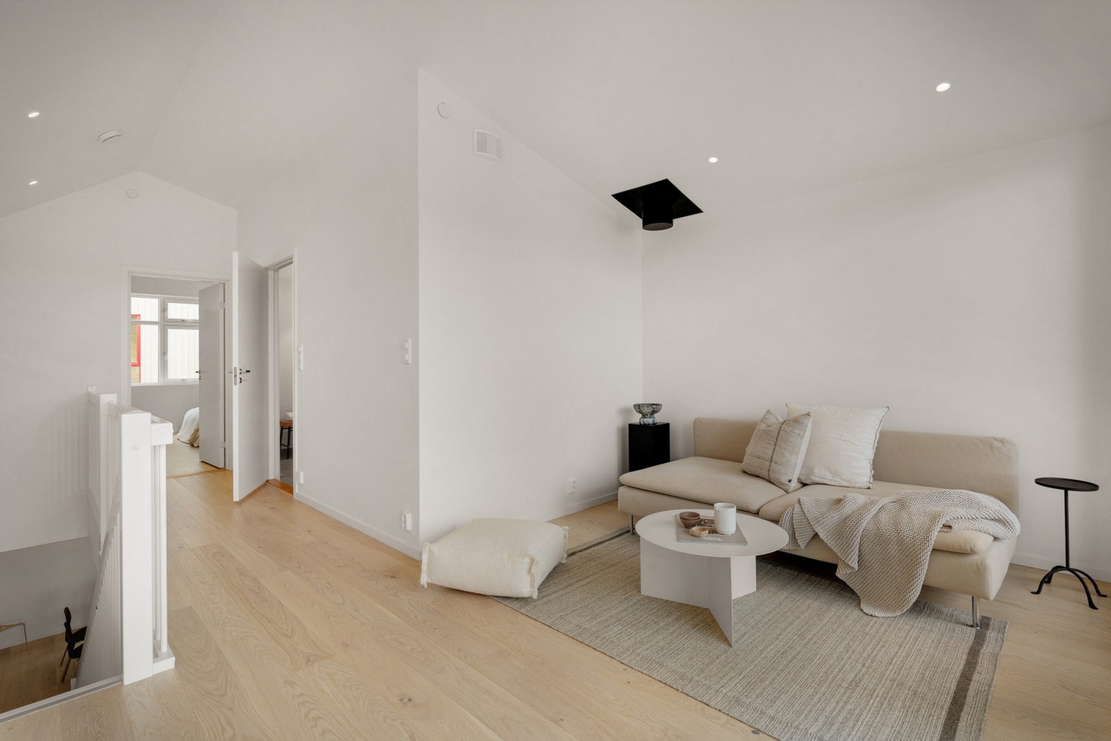 Vi beveger oss opp i boligens øverste etasje. NB - Bildene er fra nabohuset. Galleribilde