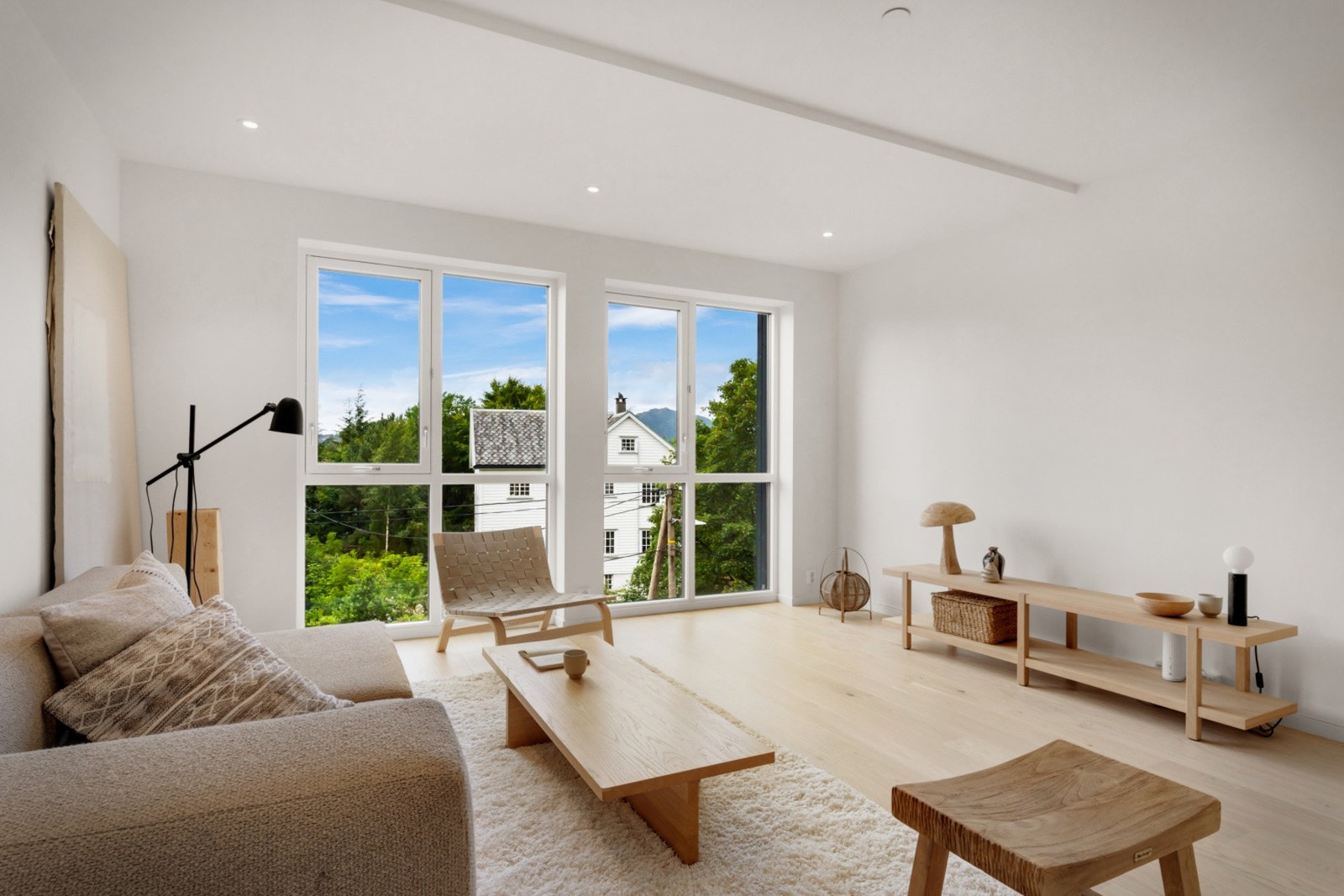 Det er god plass til å møblere med en god sofakrok. NB - Bildene er fra nabohuset. Galleribilde