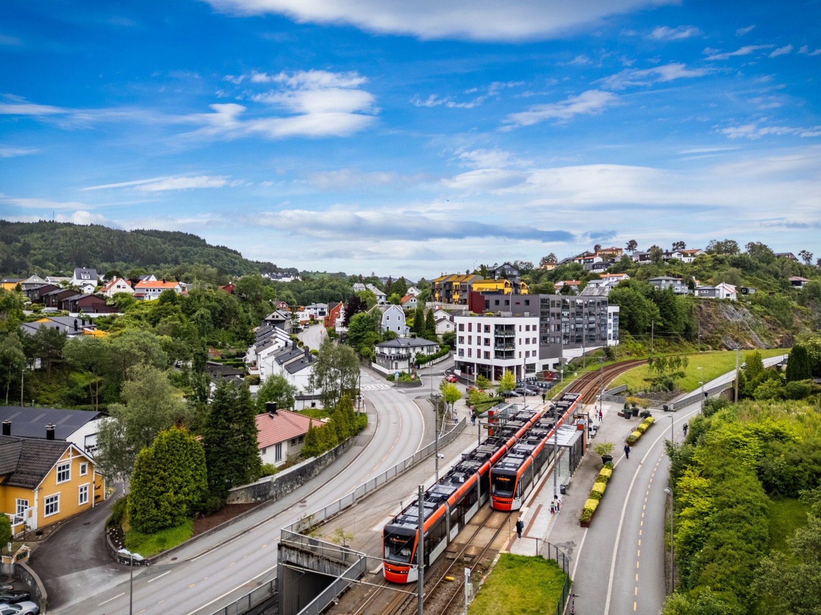 Bybanen er kun et par minutters gange unna boligen. Galleribilde