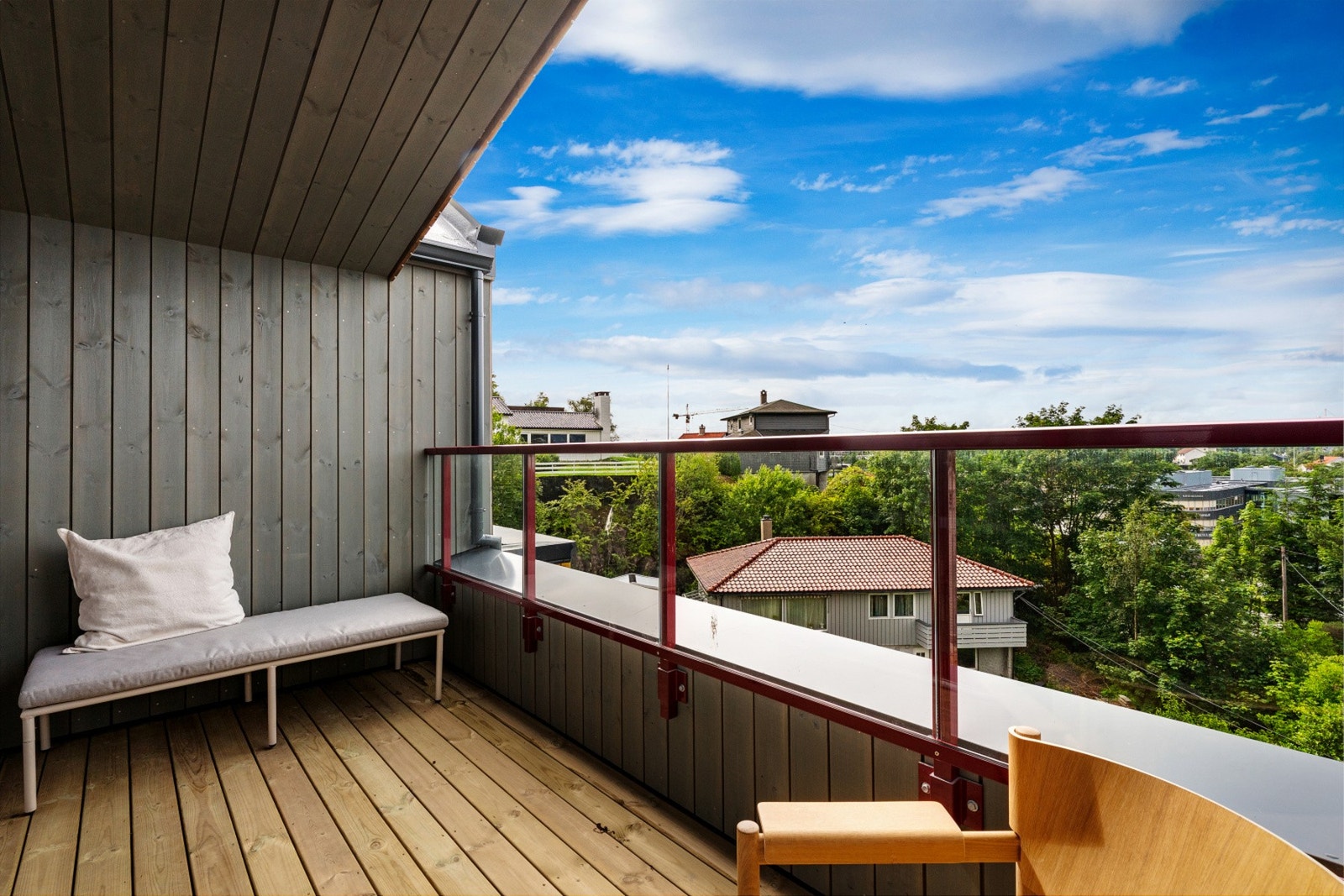 En flott plass hvor fine dager kan nytes. NB - Bildene er fra nabohuset. Galleribilde