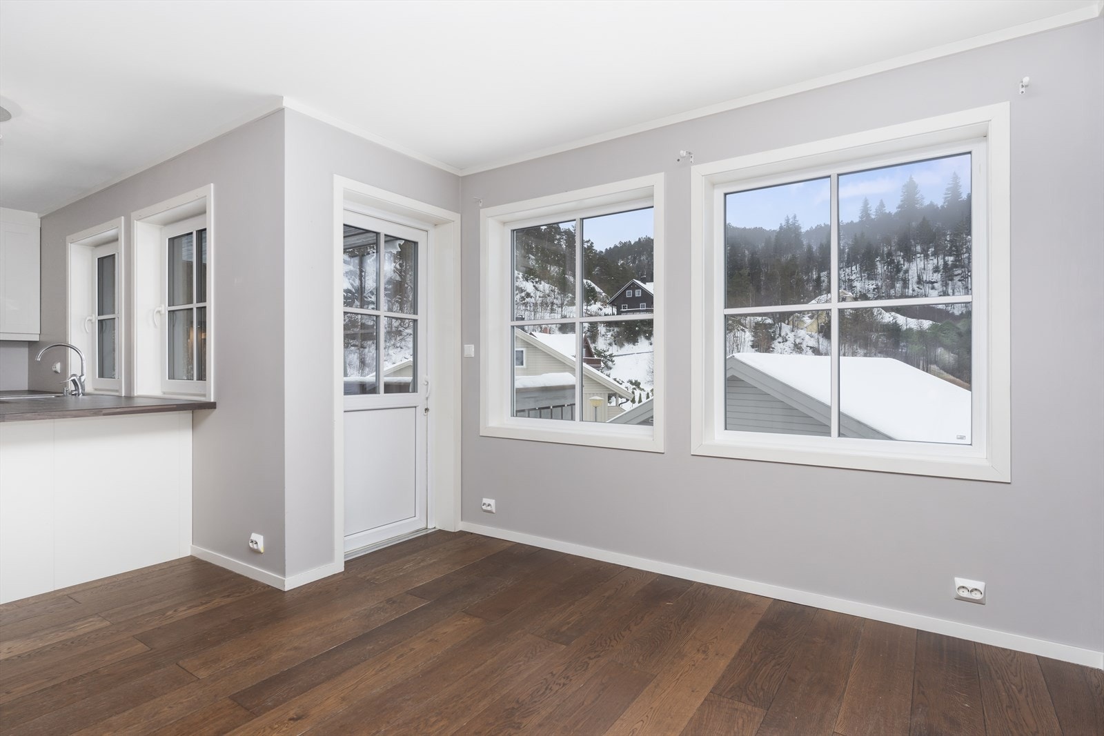 Utgang fra stua til balkong Galleribilde