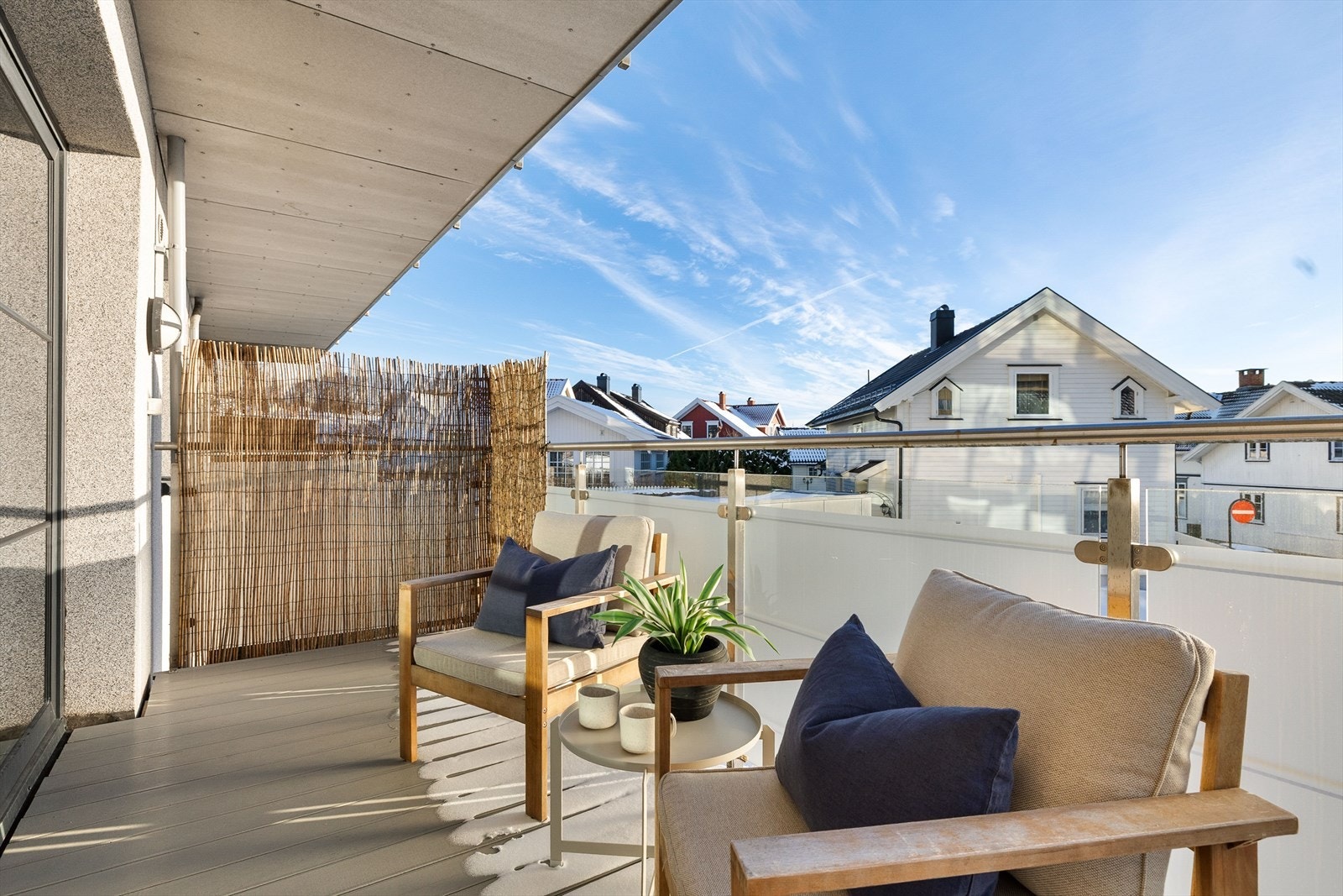 Koselig balkong med plass til sittegruppe. Galleribilde