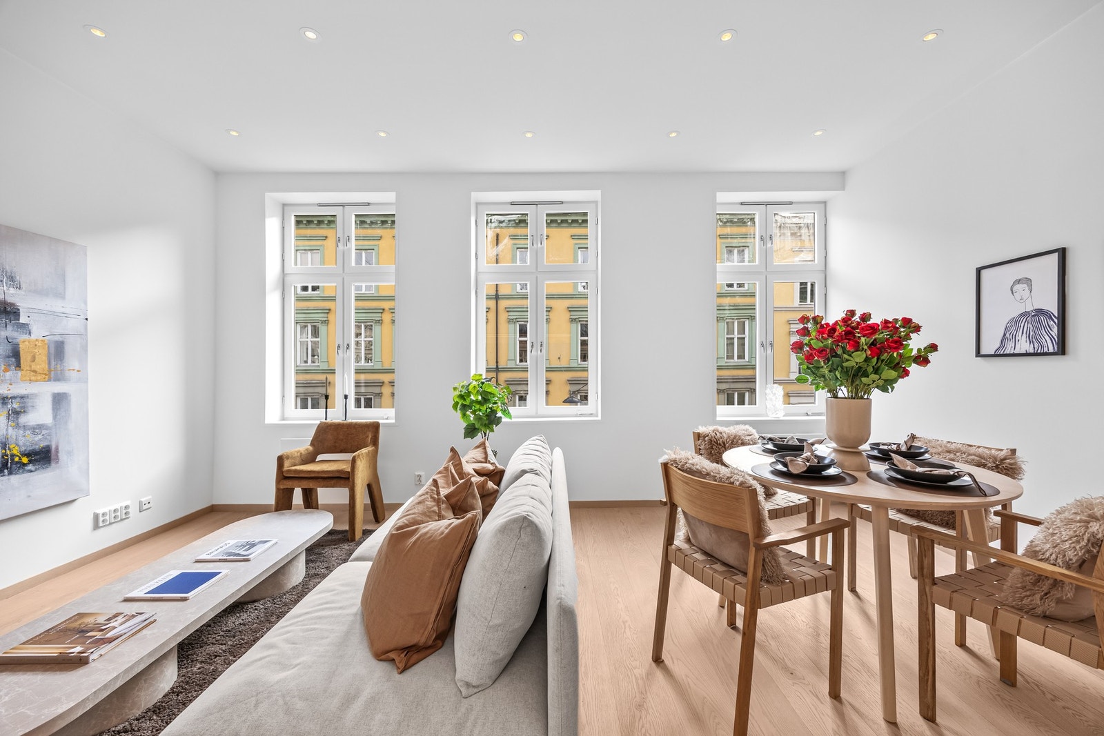 Lys og moderne 4-roms beliggende i klassisk bygård. Galleribilde