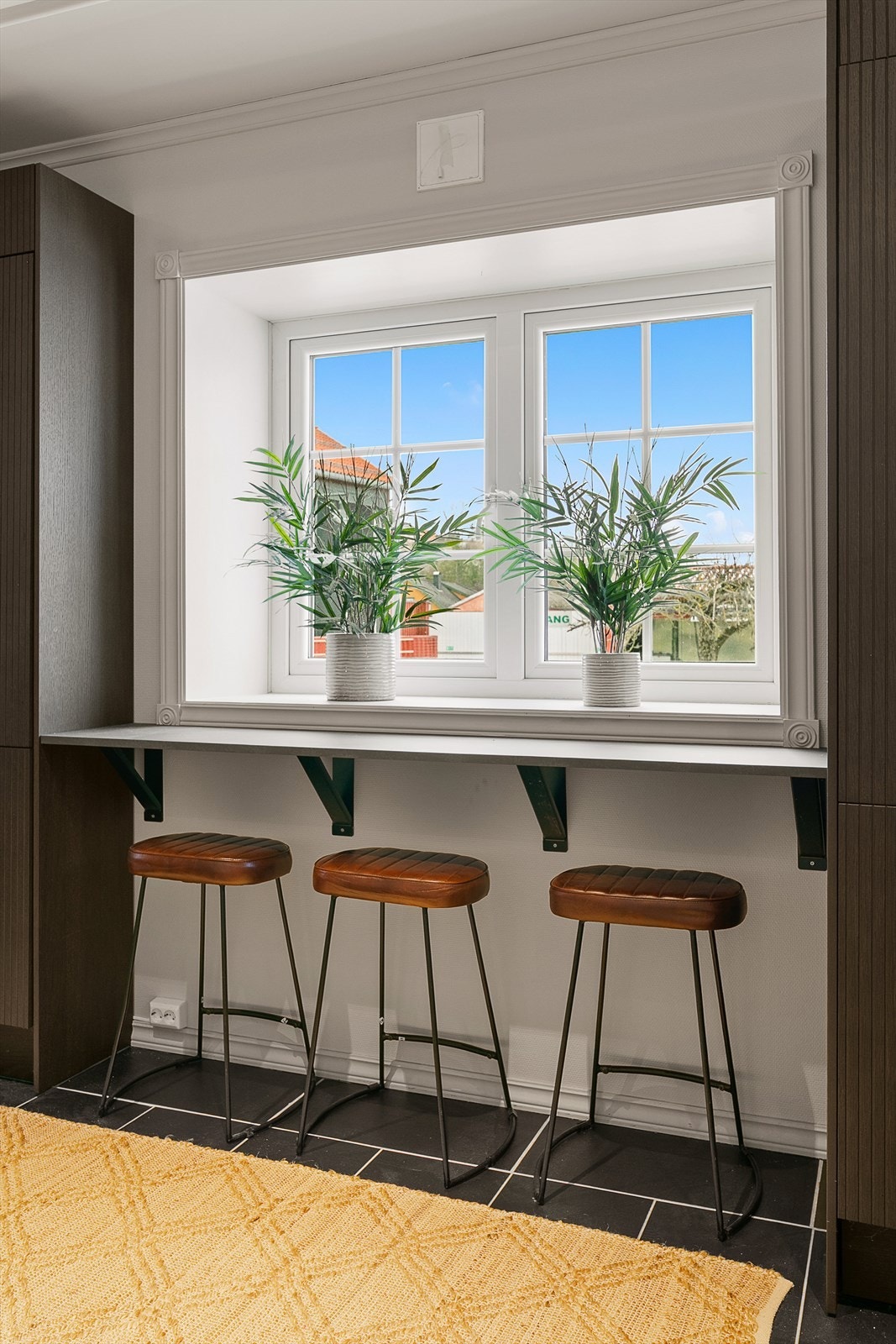 Egen frokostbar ved vinduet Galleribilde