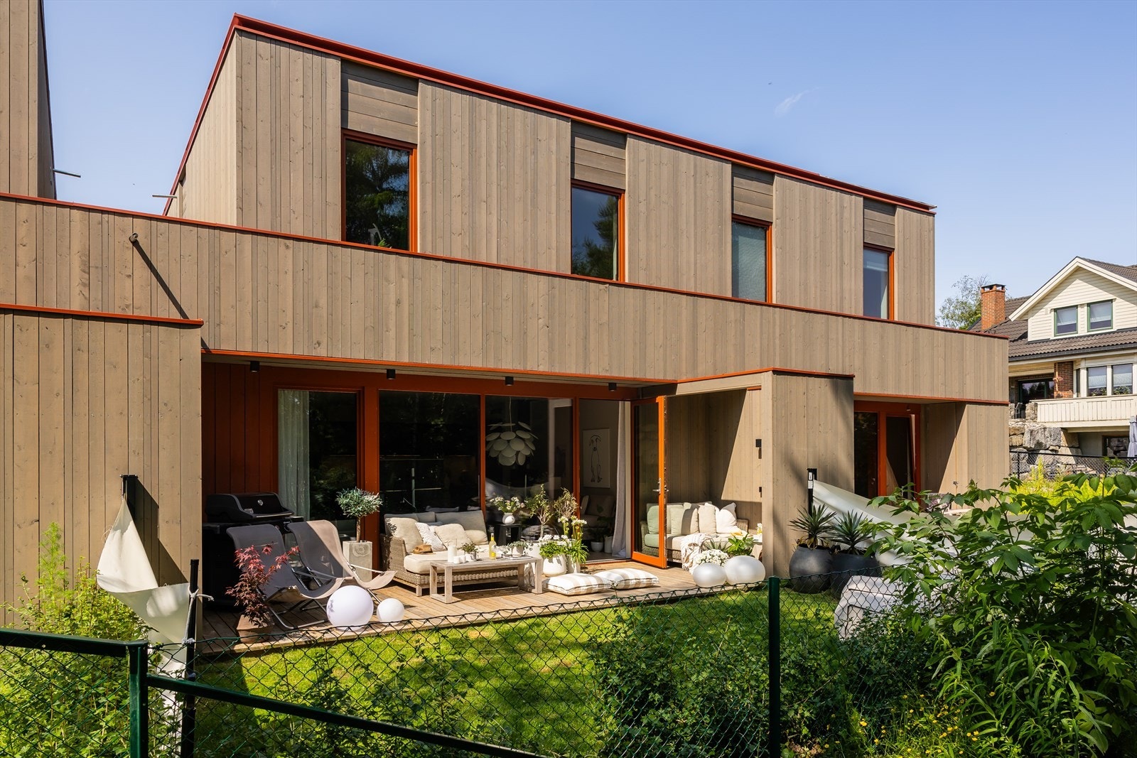 I Ski Hagby løper barna fritt mellom husene på bilfrie veier, her er det fint å vokse opp! Galleribilde