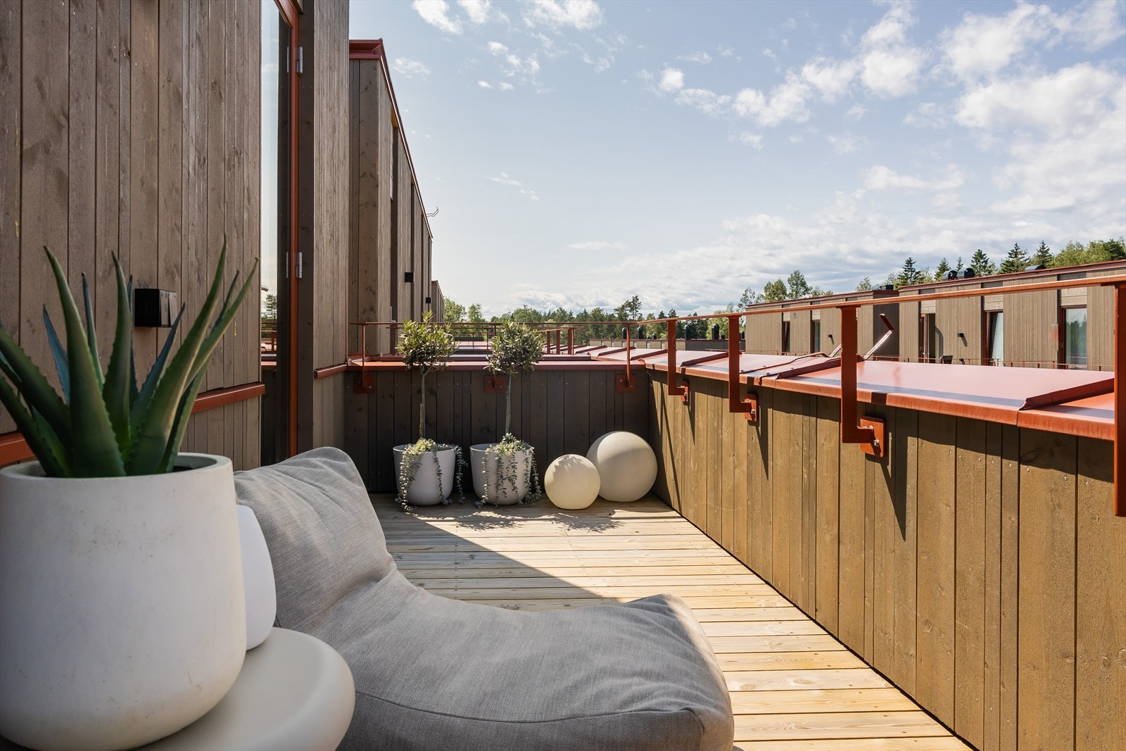 Balkongen gir god plass til utemøblement. Galleribilde