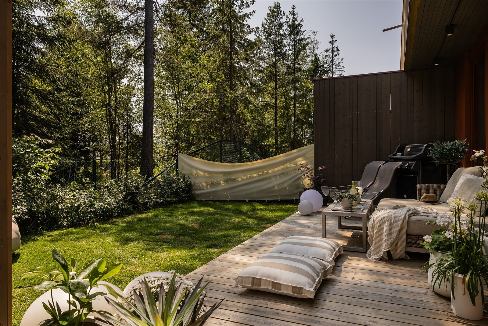 Utsynet mot de frodige områdene endrer seg gjennom sesongen, og gir deg en herlig opplevelse av de fire ulike årstidene. Galleribilde