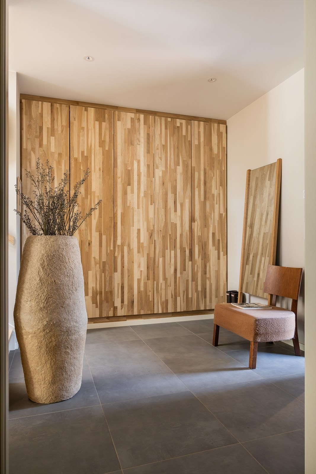 Et hyggelig inngangsparti tar deg i mot, og ønsker deg velkommen hjem. Galleribilde