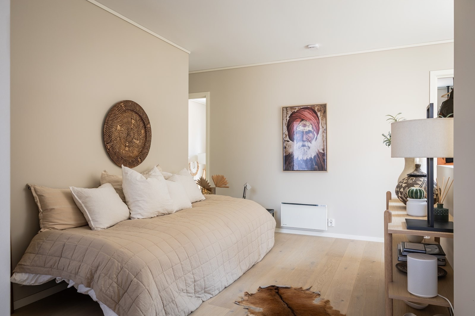 I andre etasje finner du samme vakre 1-stavs parkett og duse fargetoner. Galleribilde