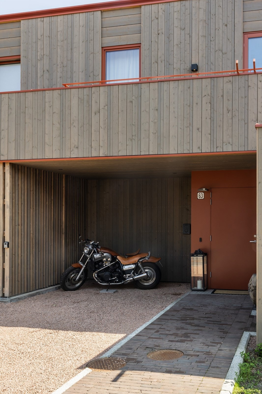 Det følger én parkeringsplass i carport utenfor boligen. Galleribilde