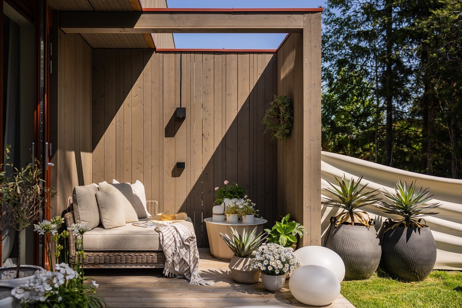 Her bor du i stille og fredelige omgivelser med skogen rett utenfor. Galleribilde