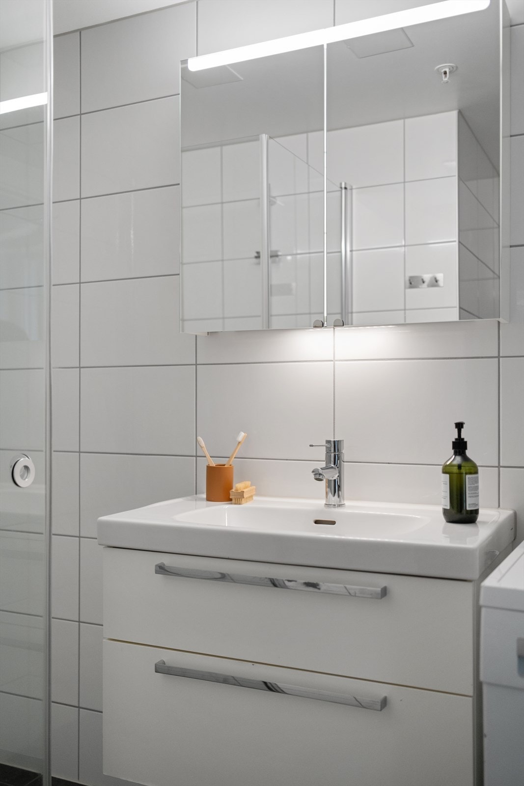 Delikat og romslig bad. Galleribilde