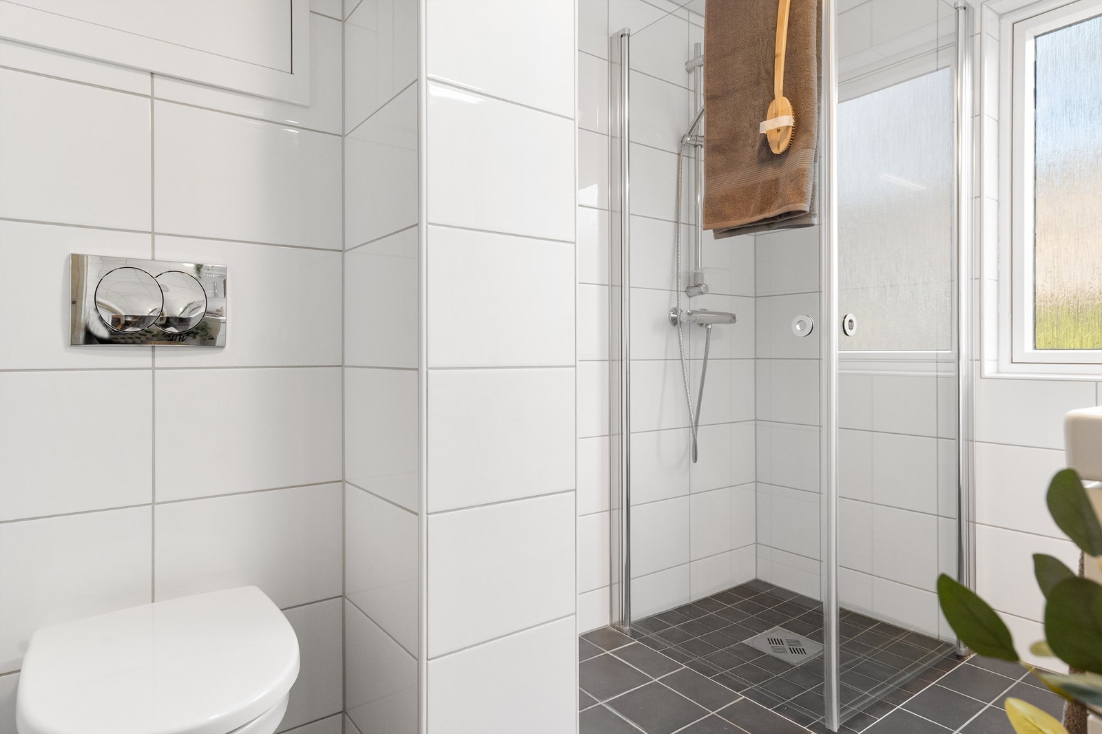 - Lekkert bad fra 2022, pusset opp i regi av borettslaget - Galleribilde