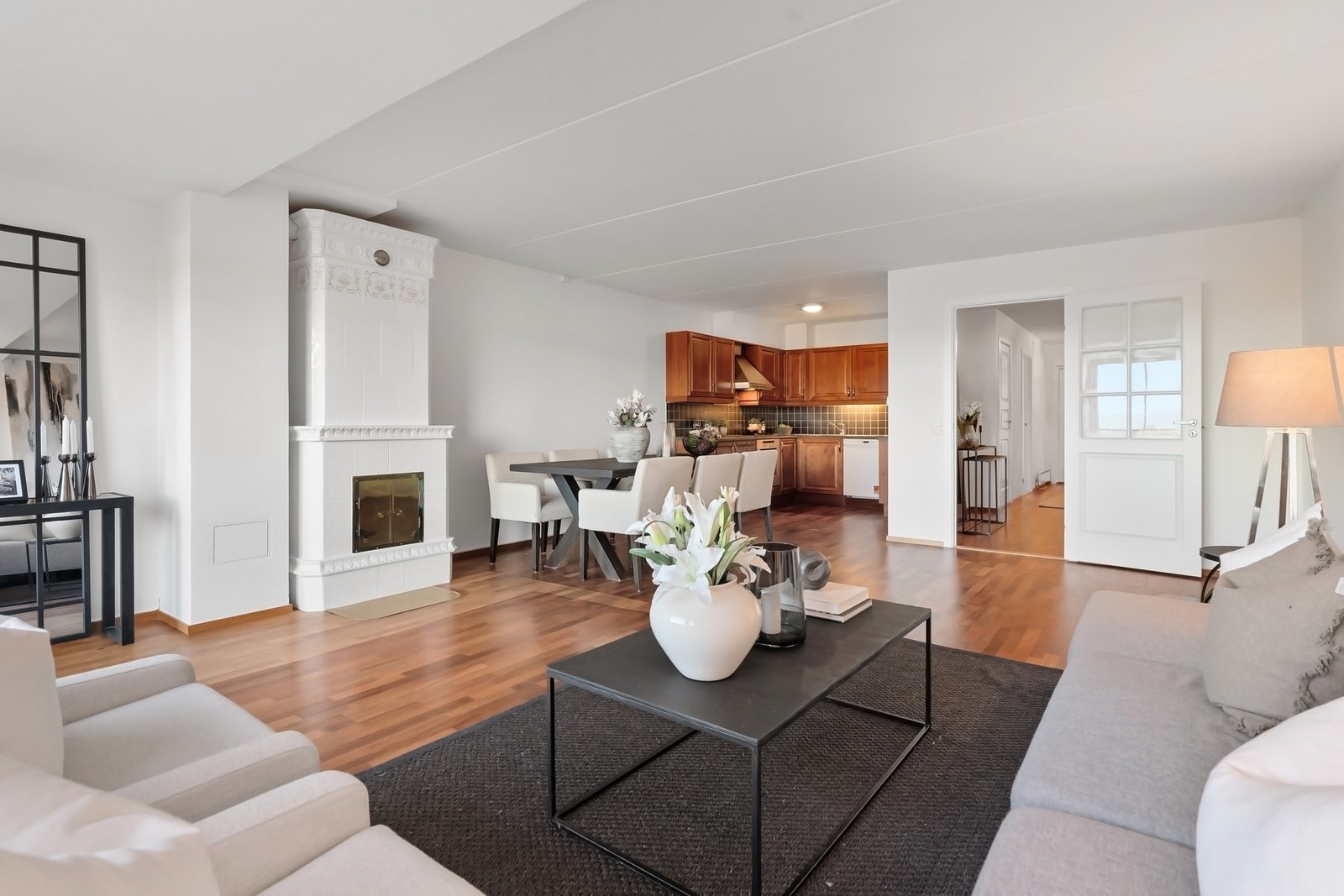 Kakkelovnen gir et klassisk særpreg og blir fort et blikkfang i rommet. Galleribilde