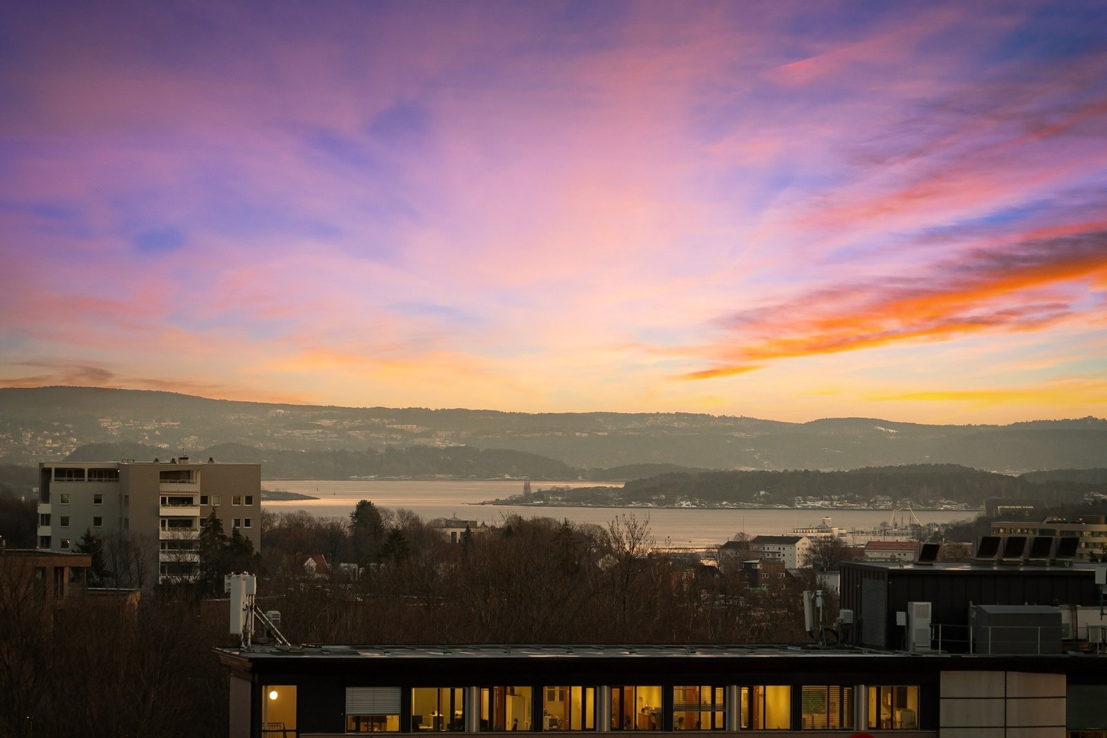 Flott utsikt fra terrassene - God solforhold på morgen, formiddagen og tidlig ettermiddag . Galleribilde