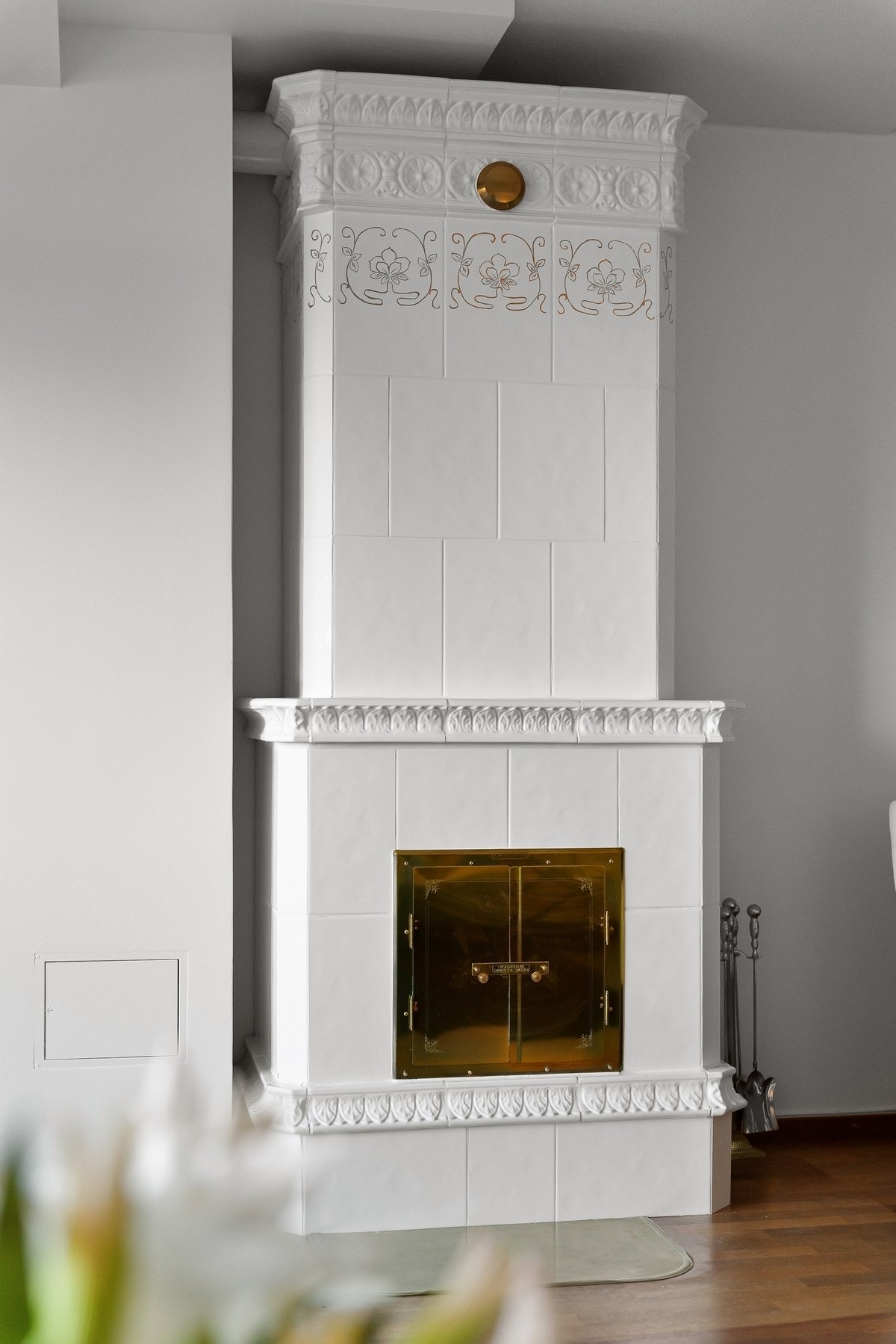 Klassisk kakkelovn som gir koselig atmosfære og lavere strømforbruk. Galleribilde