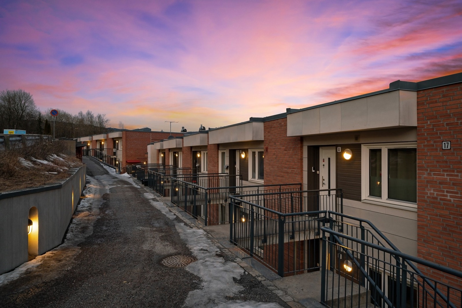 Inngang fra vestsiden. Galleribilde