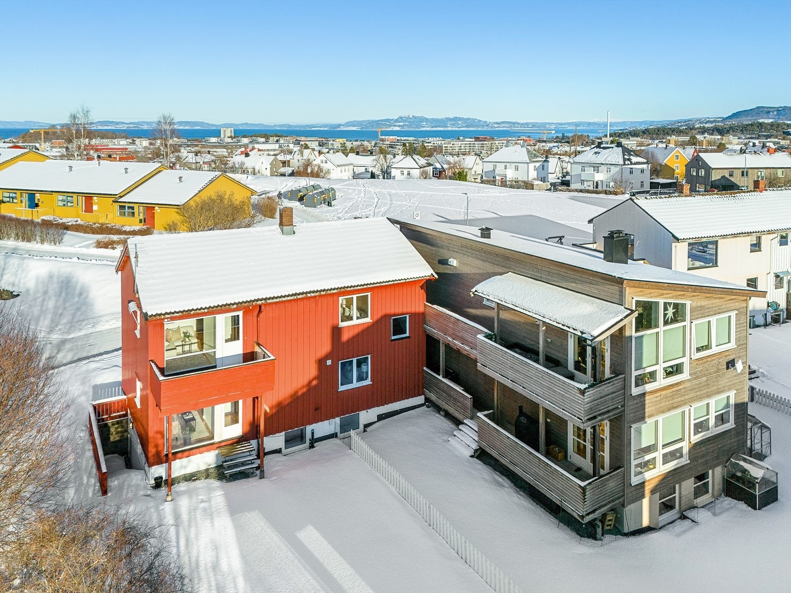 En flott horisontaldelt halvpart i andre etasje! Galleribilde