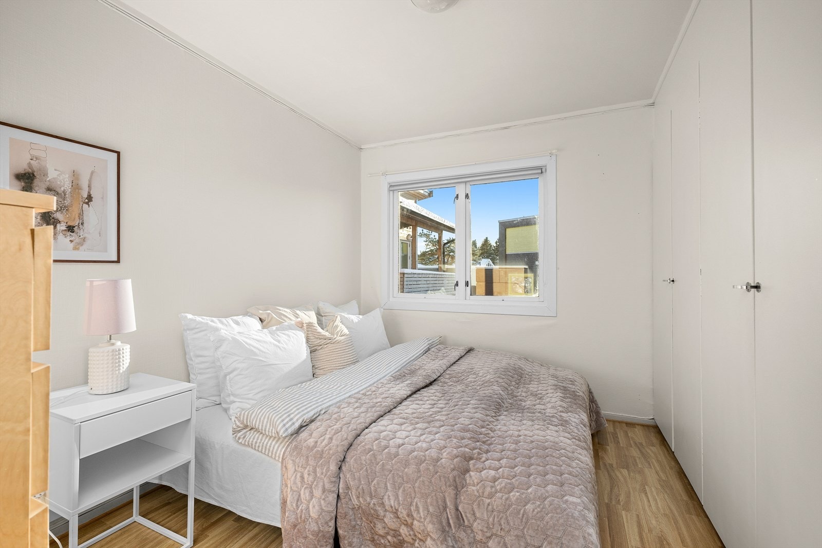 Soverom 1 er knyttet til gangen og er på 9,5m² Galleribilde