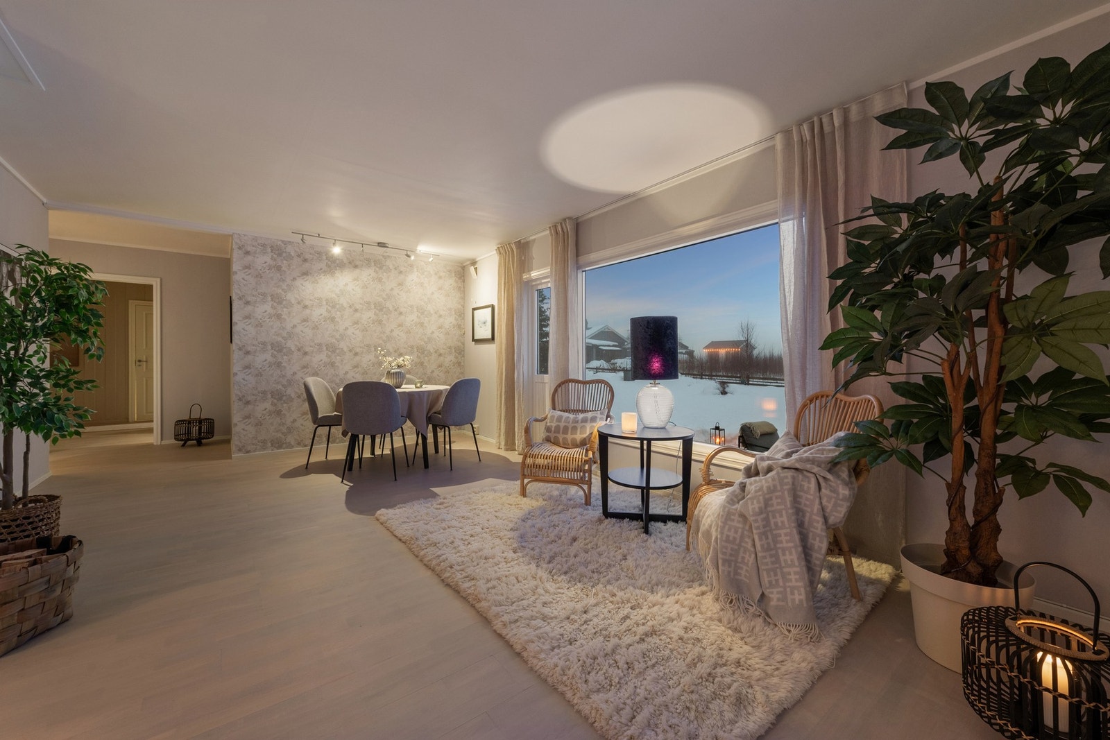 Herlig kveldsstemning med god atmosfære. Galleribilde