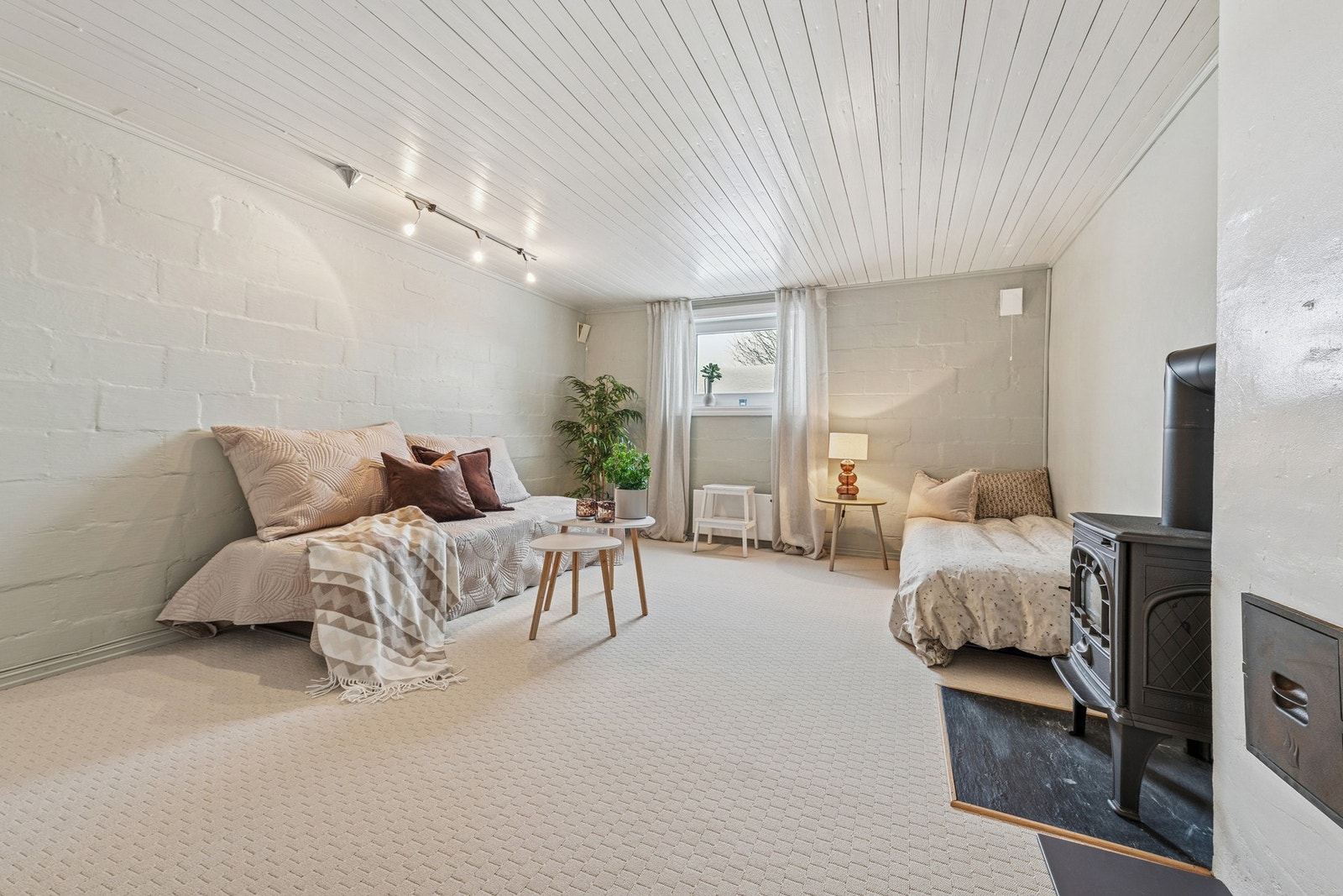 Kjelleren har også en større bod som er perfekt for ekstra oppbevaring. (Kjellerstue ikke godkjent for varig opphold) Galleribilde