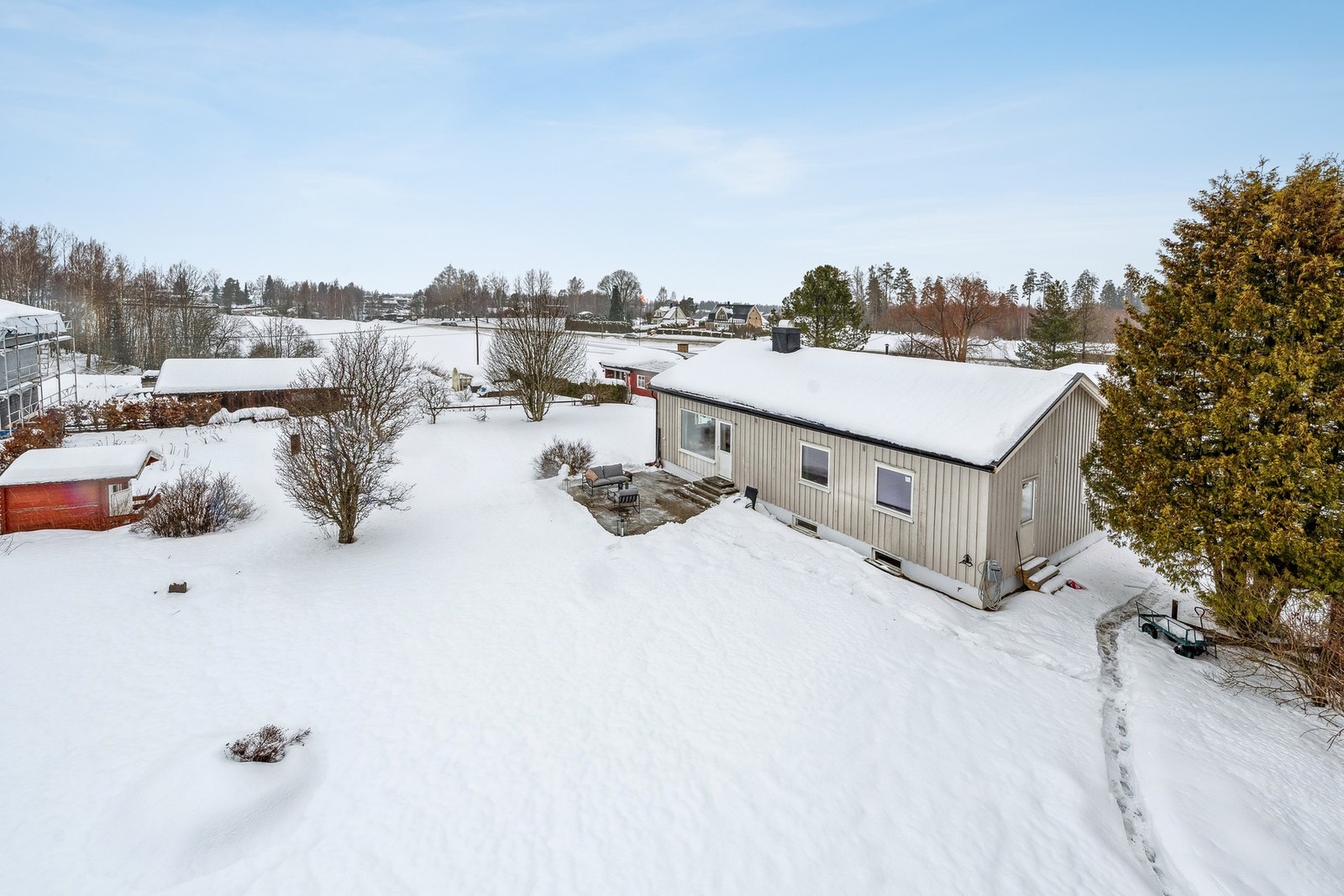 Jessheim sentrum ligger kun en kort kjøretur unna med et bredt servicetilbud. Galleribilde