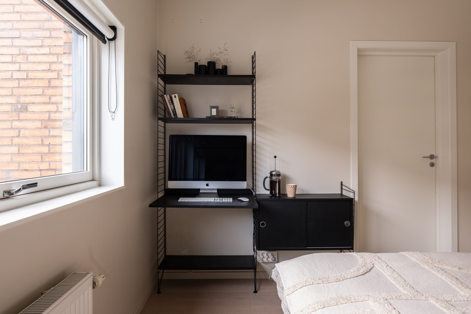 Det er også plass til et praktisk oppsett for hjemmekontor eller andre hobbyaktiviteter. Galleribilde