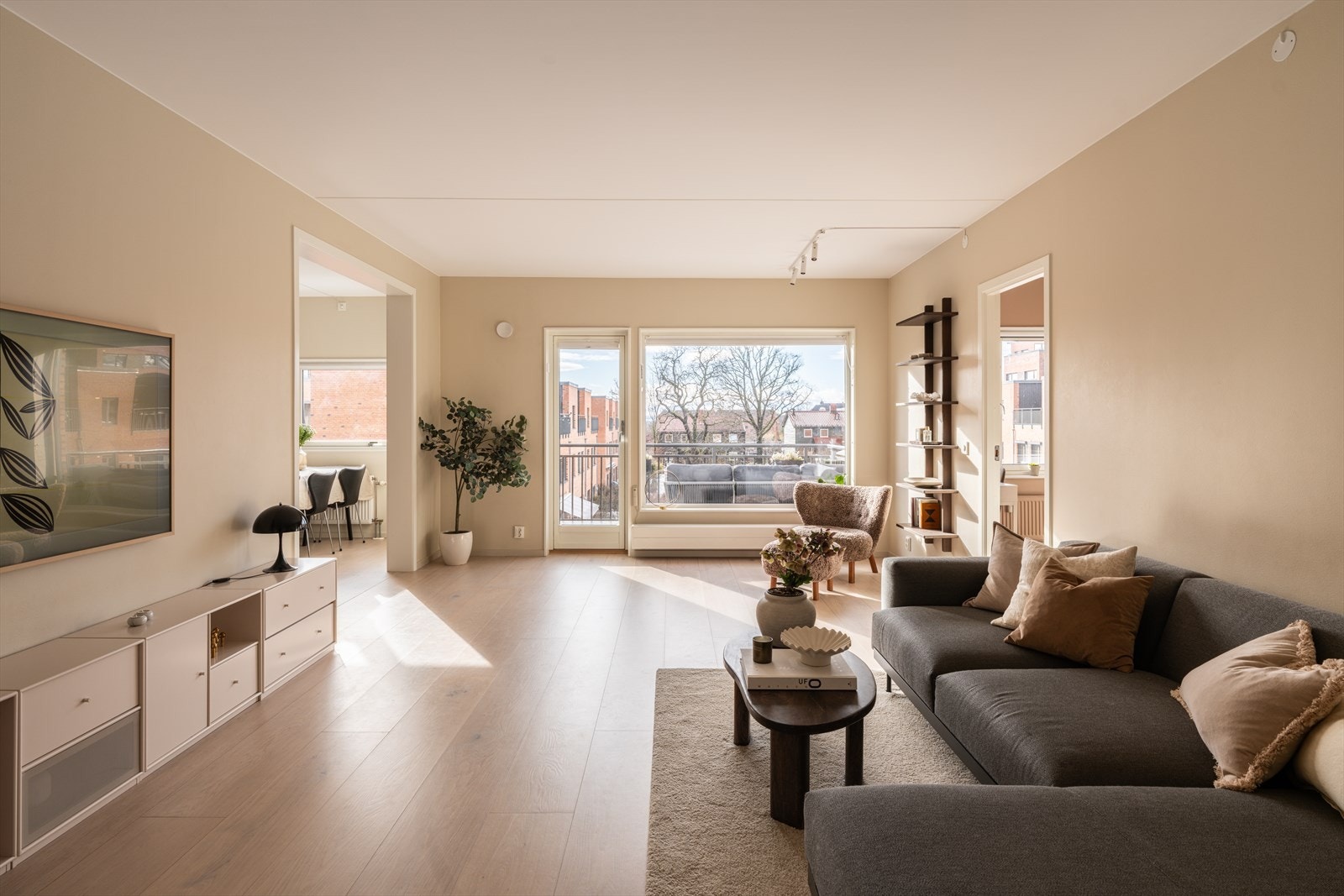 Emir Resulbegovic v. Emera Eiendomsmegling ønsker velkommen til Bertrand Narvesens vei 1! Galleribilde