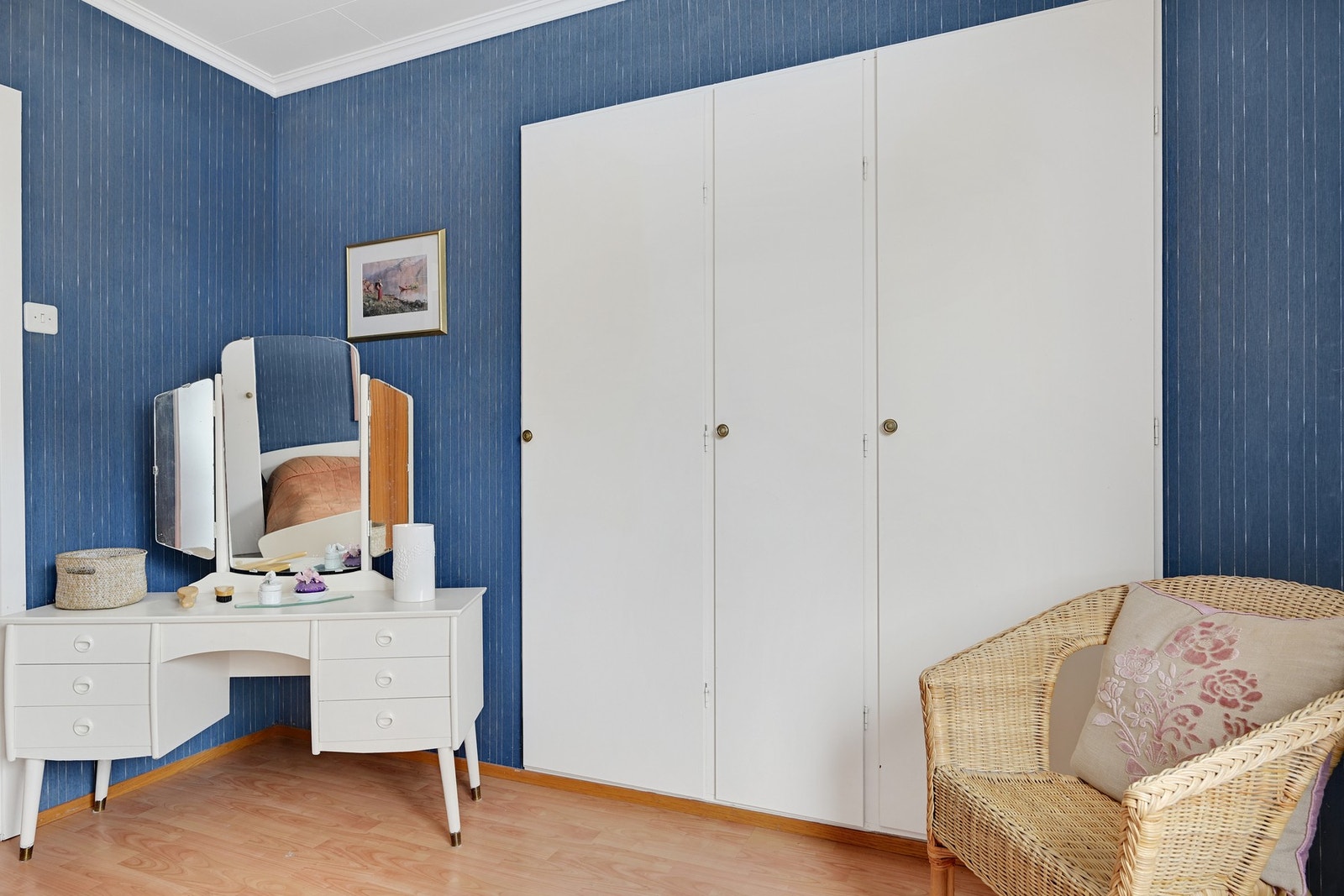Soverom med skap Galleribilde