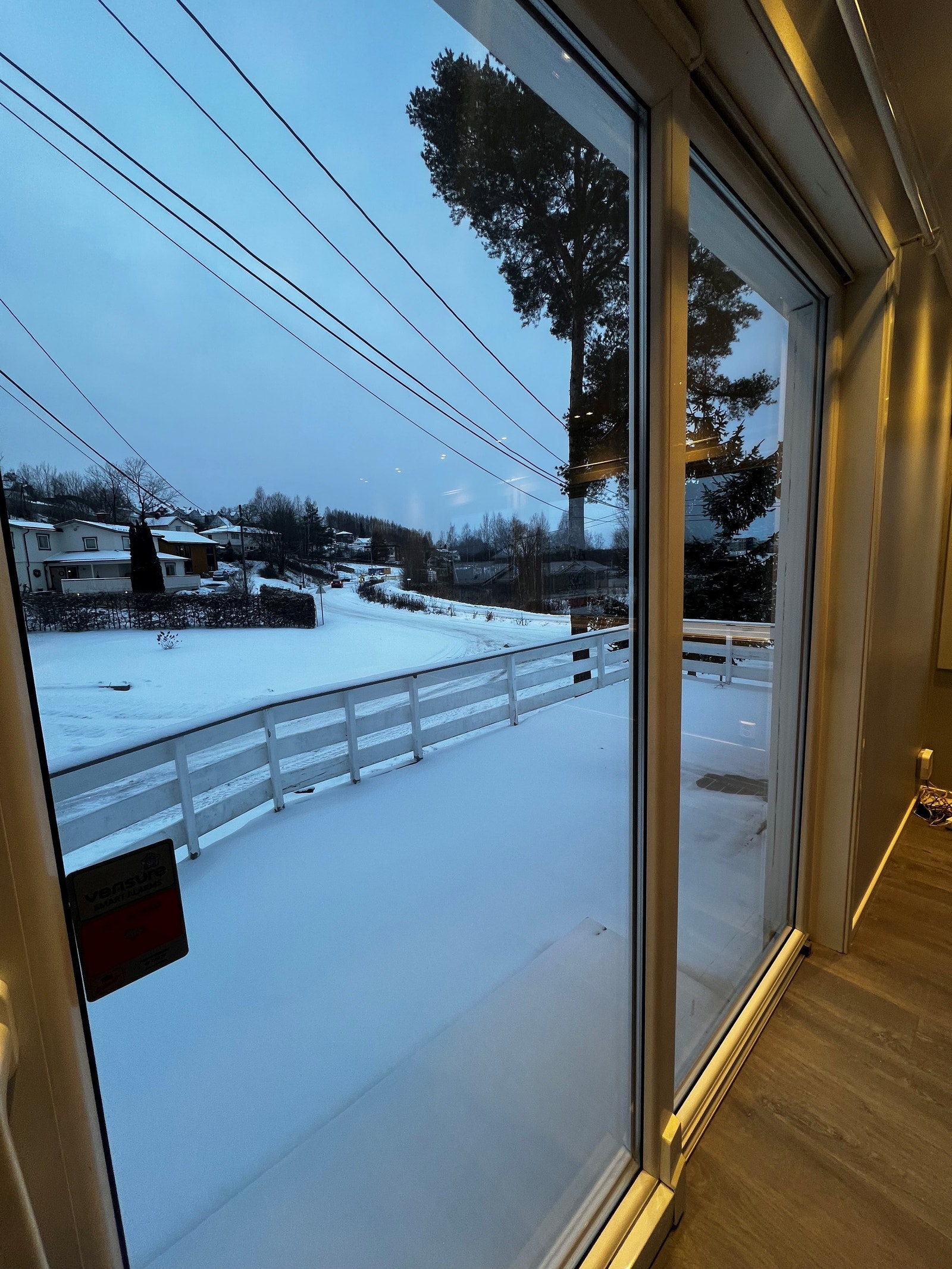Skyvedør mot stor terrasse, gode solforhold Galleribilde