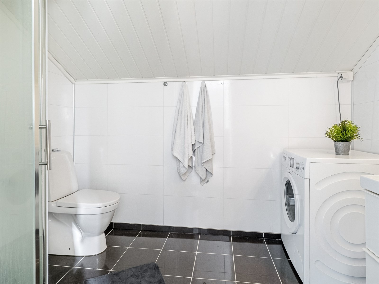 Bad i 2.etasje med elektriske varmekabler i gulvet. Galleribilde