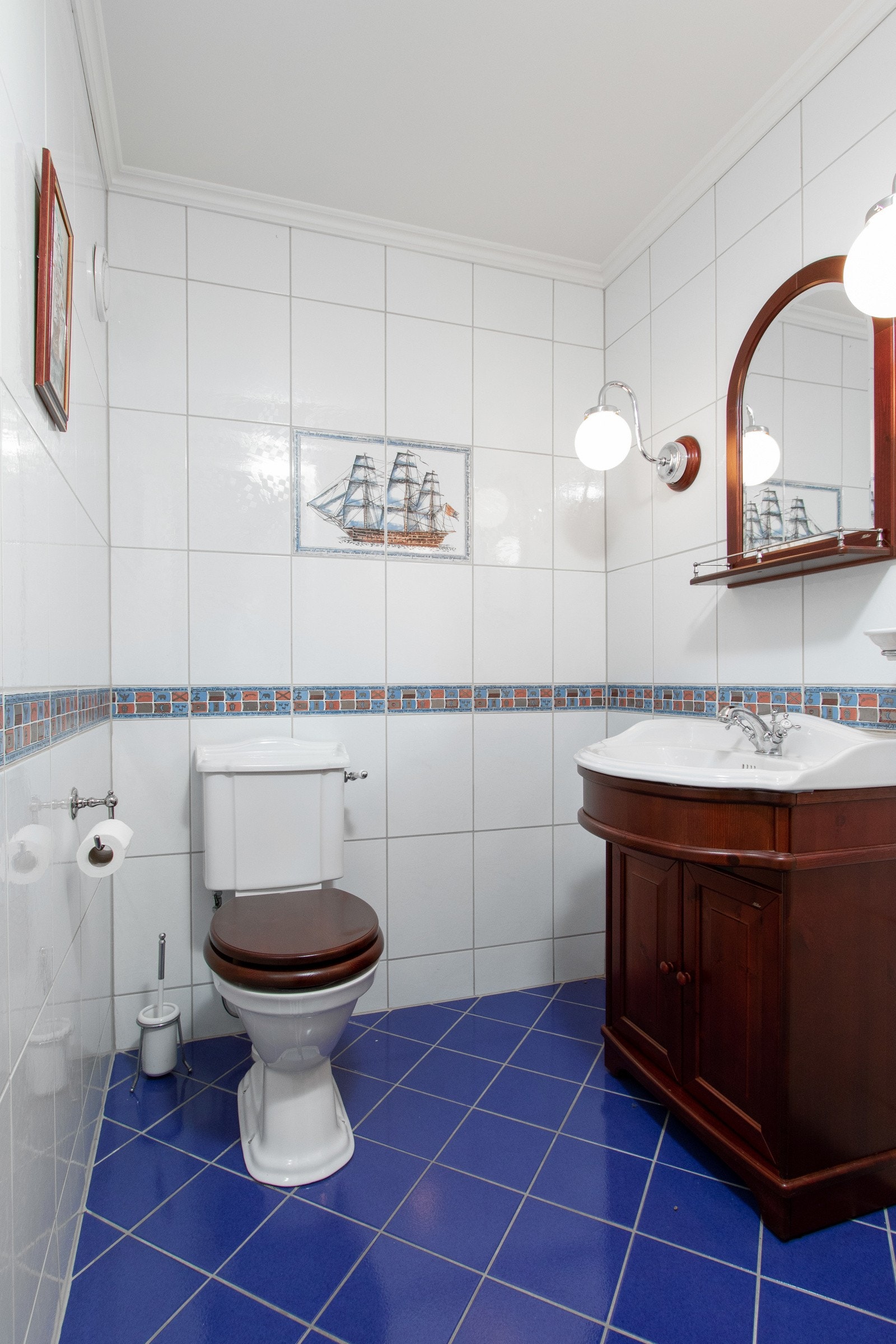 Toalett i kjelleren. Galleribilde