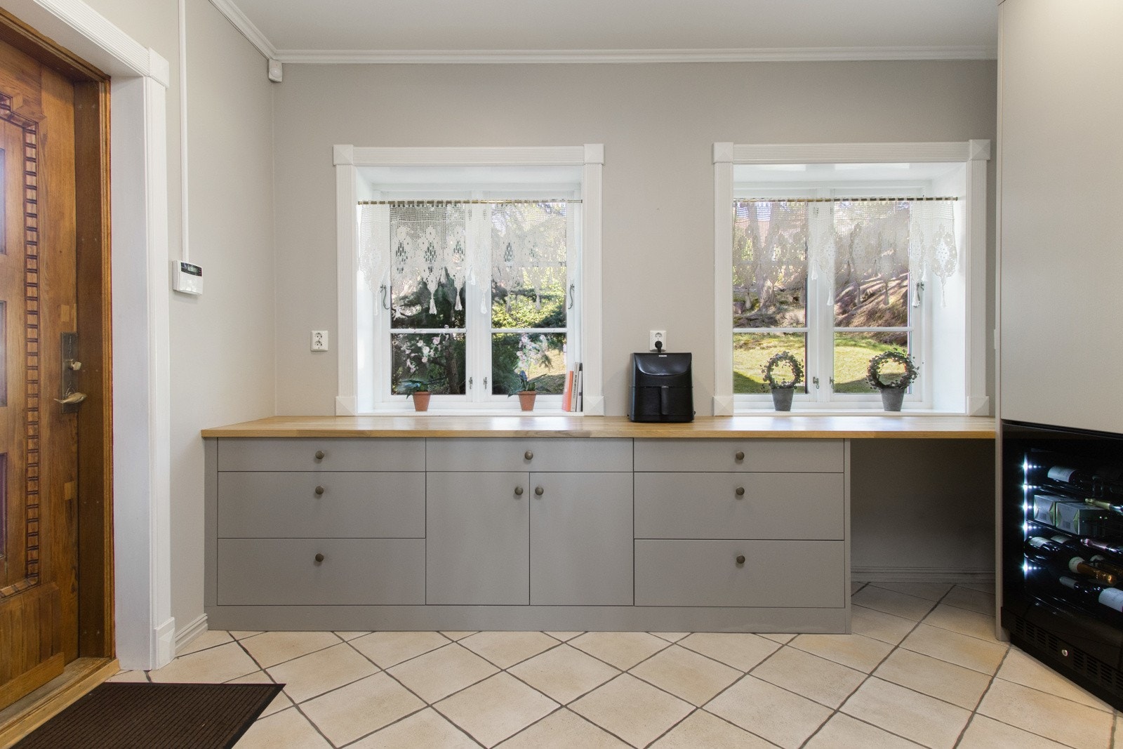 På vaskerommet er det gulvfliser med varme, servantinnredning og opplegg for vaskemaskin. Galleribilde