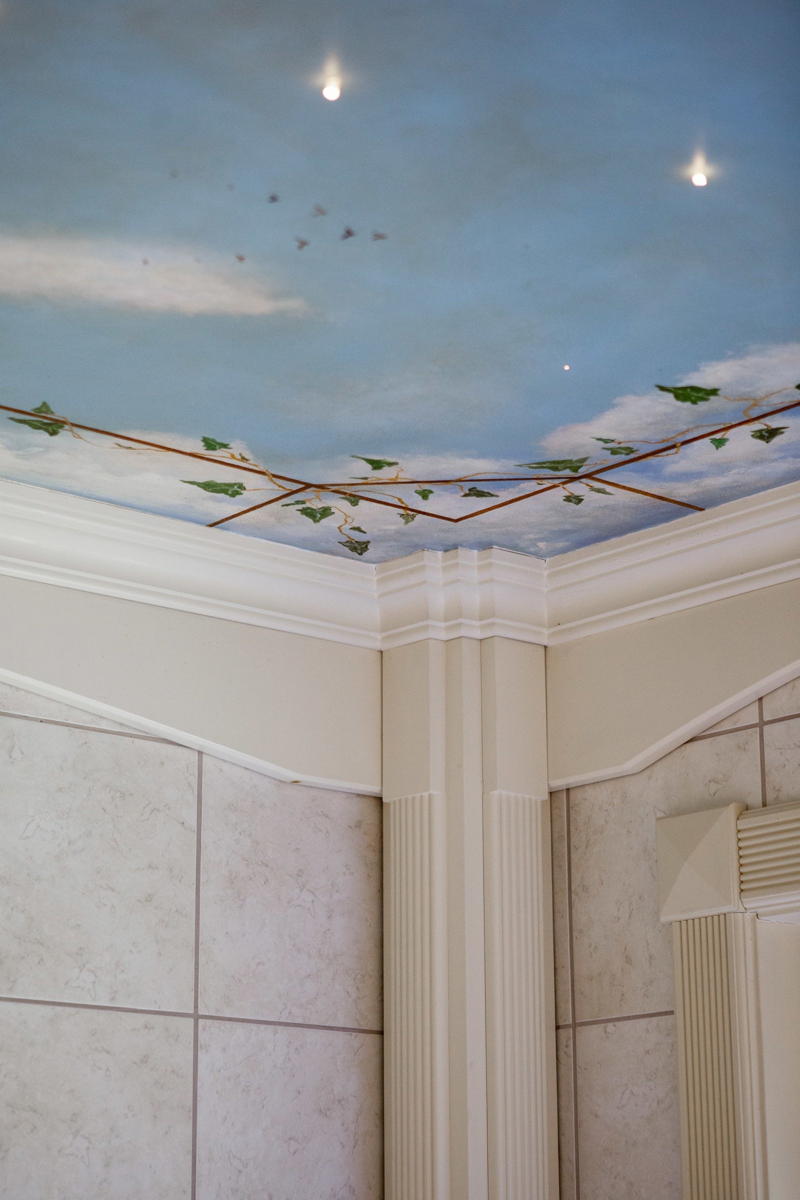 Fiberlys og vakker stjernehimmel malt av den kjente, lokale kunstneren Trine Sommerfeldt. Galleribilde