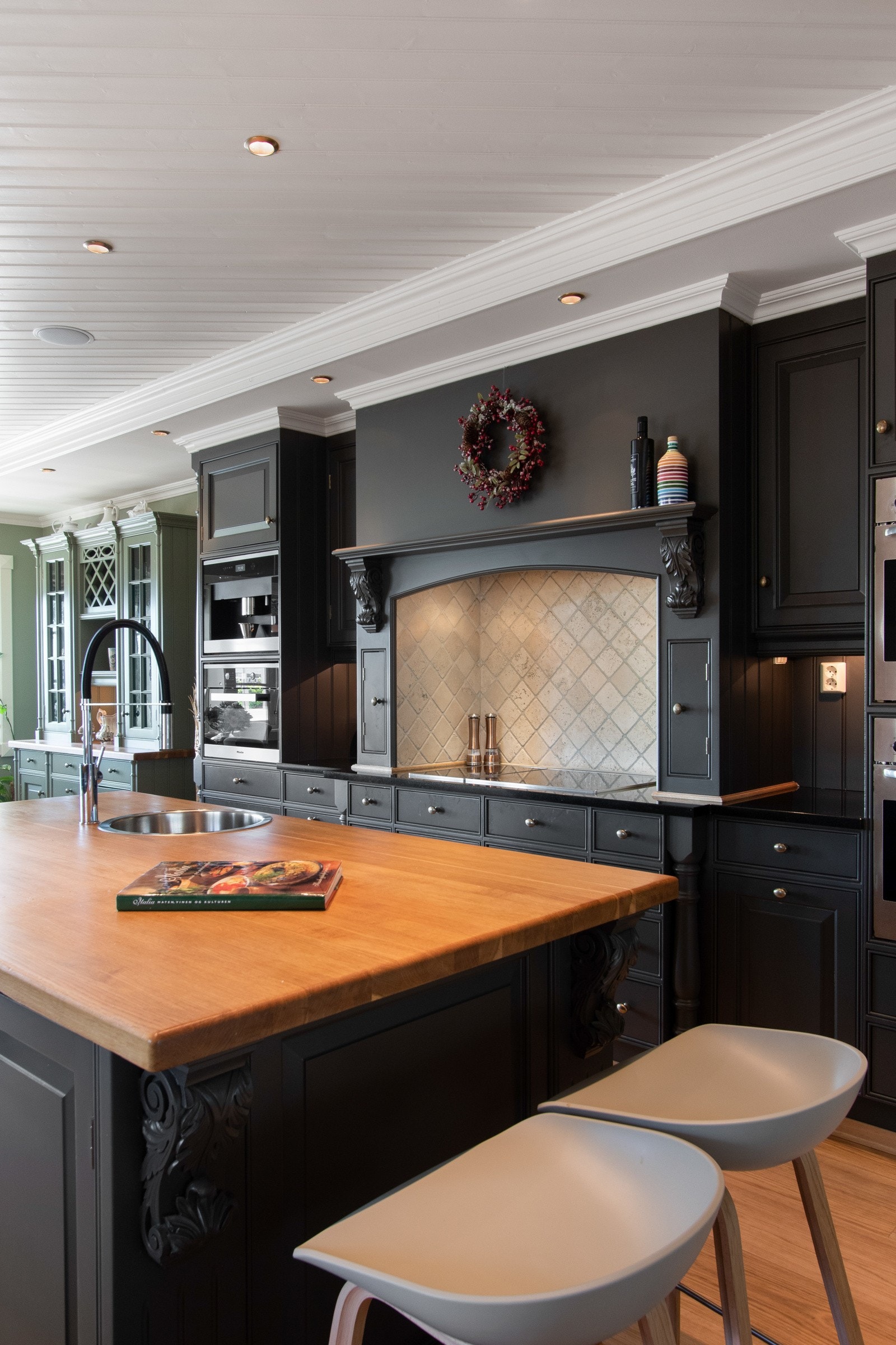 Innredningen fra kvalitetsleverandøren Gjeving Trevare. Galleribilde