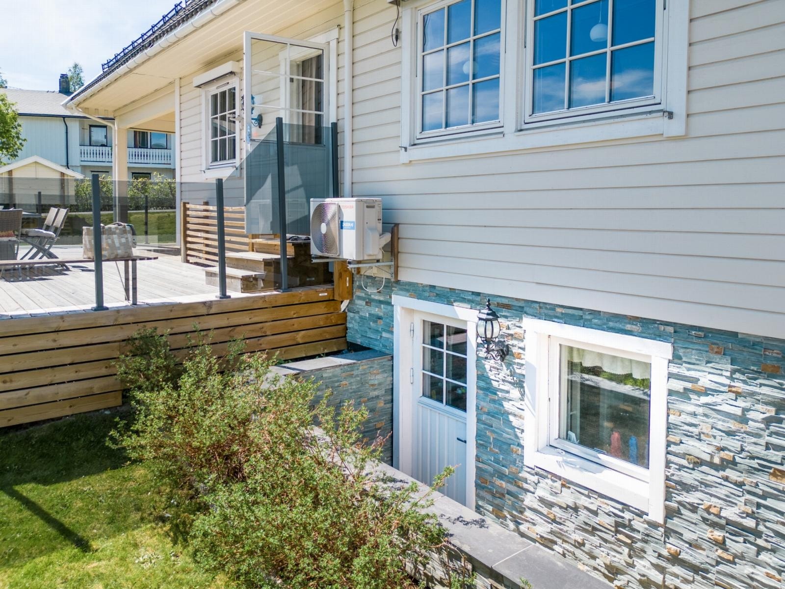 Utleieleilighet i underetasje -inngang Galleribilde