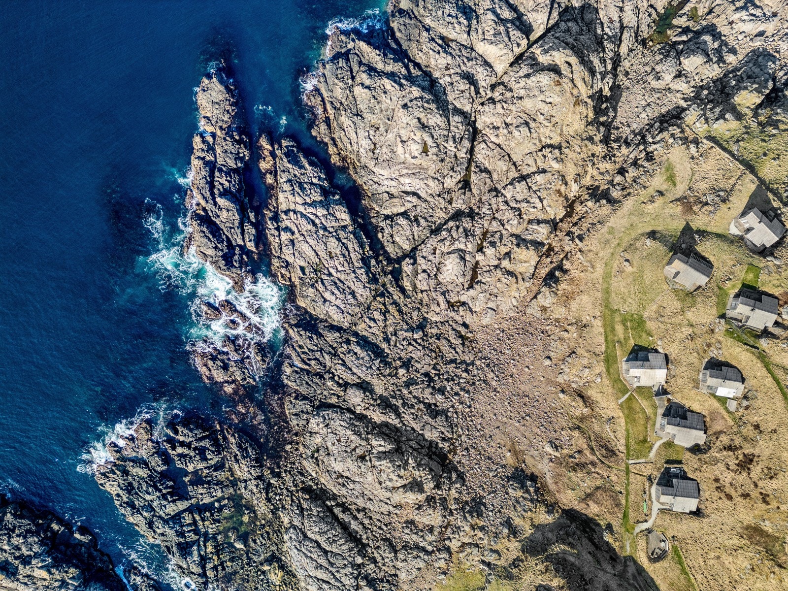 Området byr på flotte turmuligheter rett utenfor hyttedøren - hele året. Galleribilde