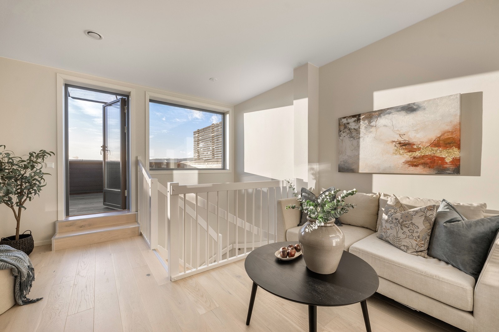 Øverste etasje består av stue og takterrasse. Galleribilde