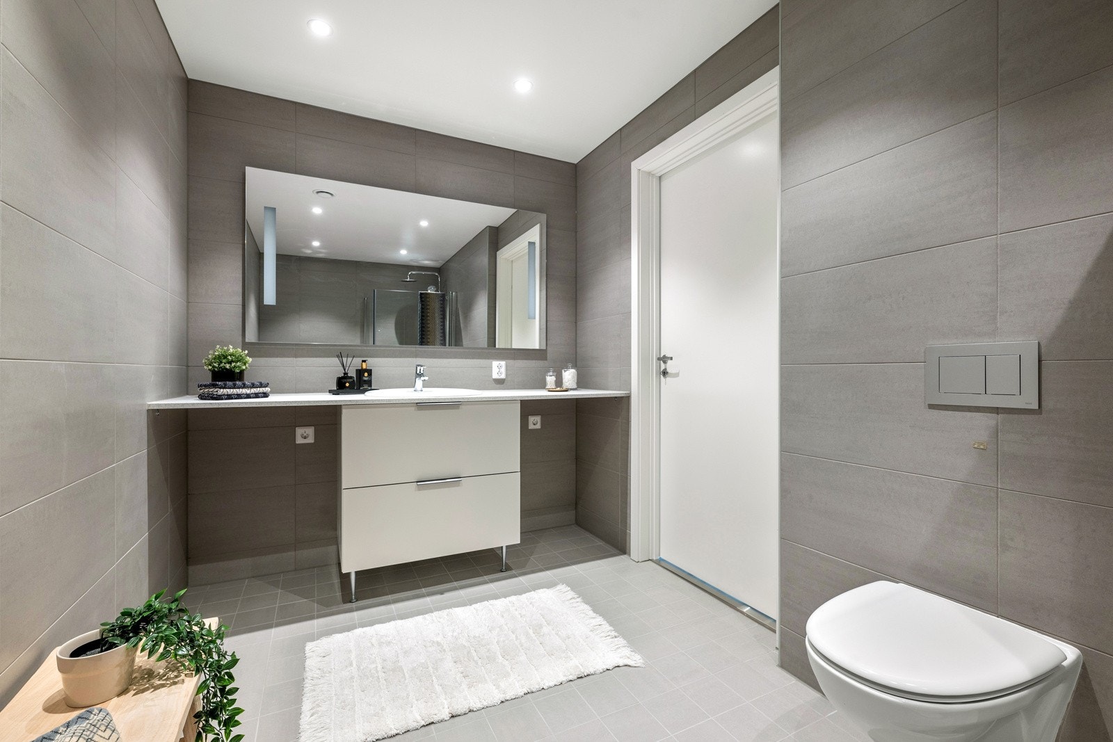 Bad i u. etasje. Tilrettelagt for vask og tørk. Galleribilde