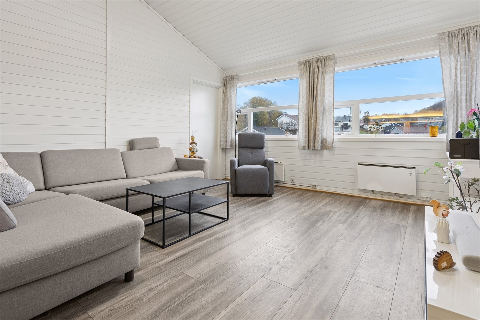 Boligen er i dag oppdelt i tre separate boenheter, hvor alle leies ut. To av enhetene ligger i hovedhuset, mens den tredje befinner seg i en tilleggsdel som ble etablert i 2016. Galleribilde